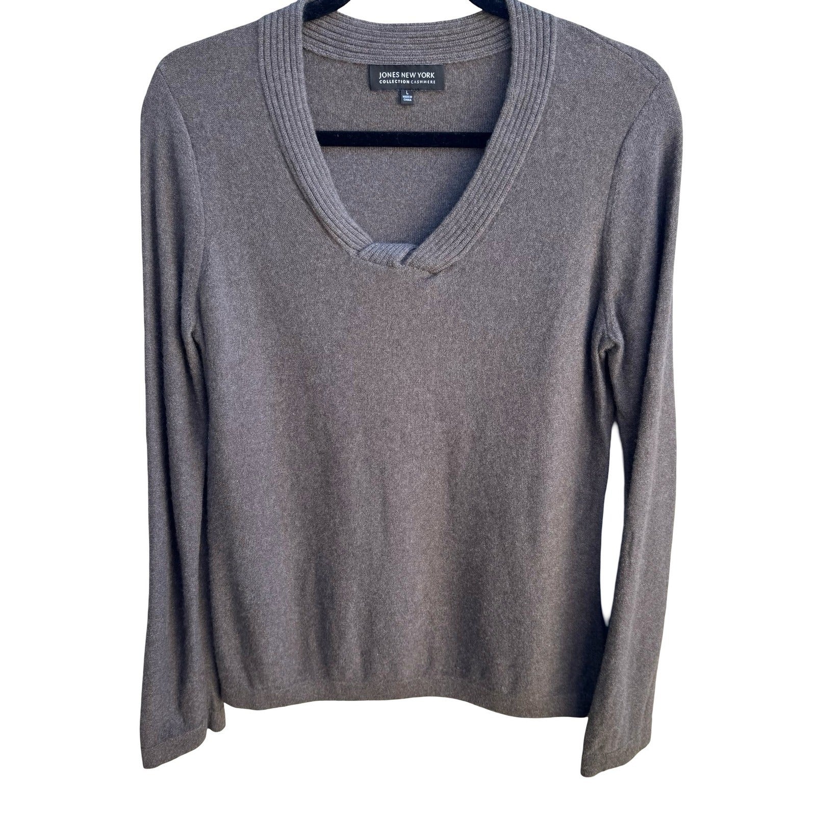 Jones New York Collection 100% Cashmere Minimalist Luxury V-Neck Knot Sweater L