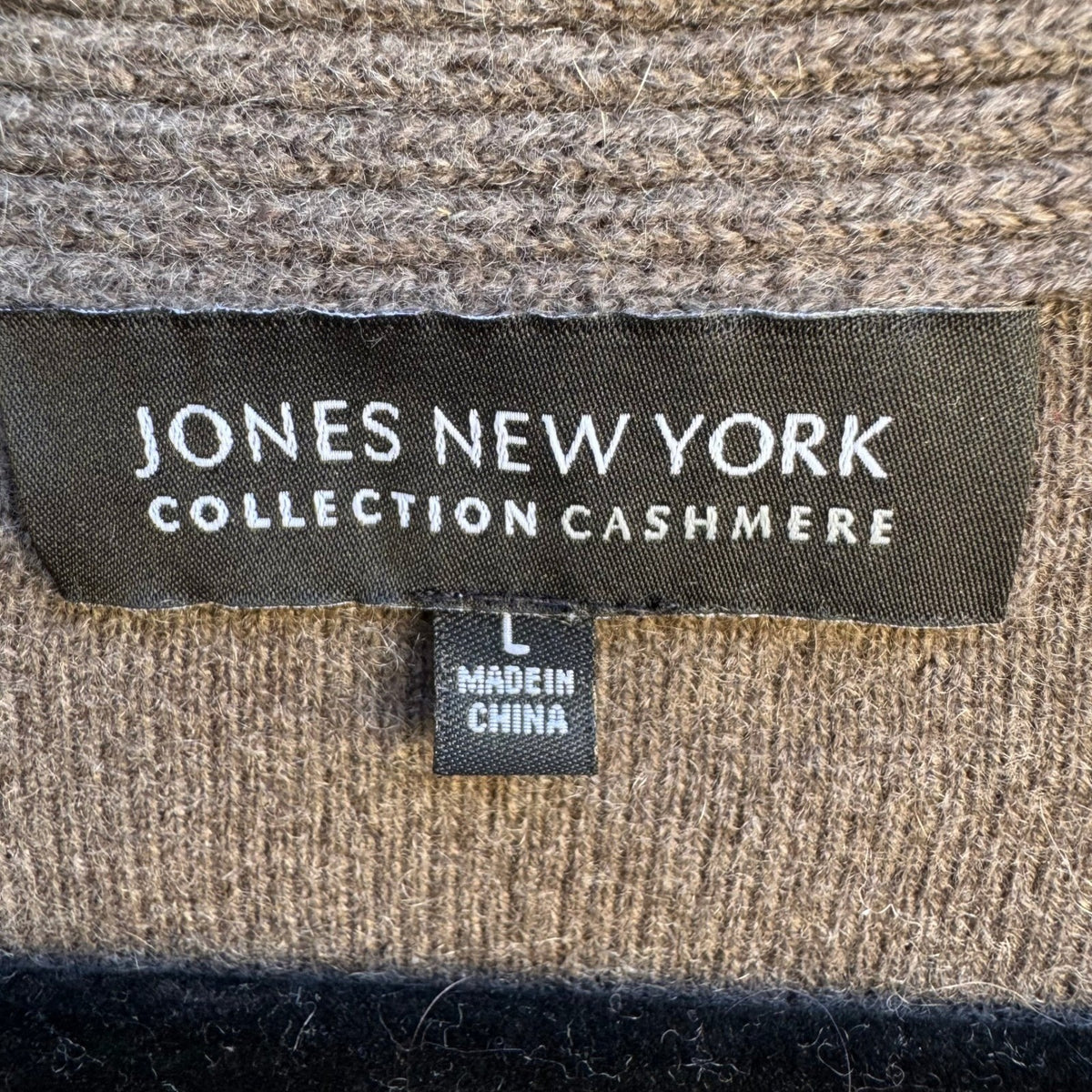 Jones New York Collection 100% Cashmere Minimalist Luxury V-Neck Knot Sweater L