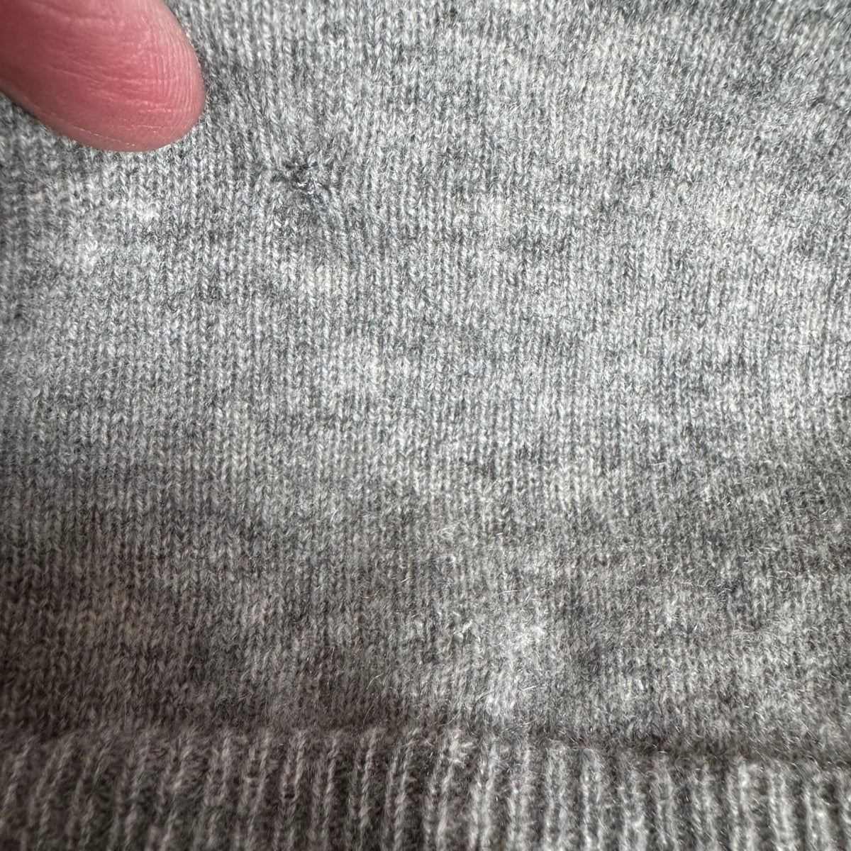Vince 100% Cashmere Quiet Luxury Minimalist Preppy Crewneck Sweater Gray Mens S
