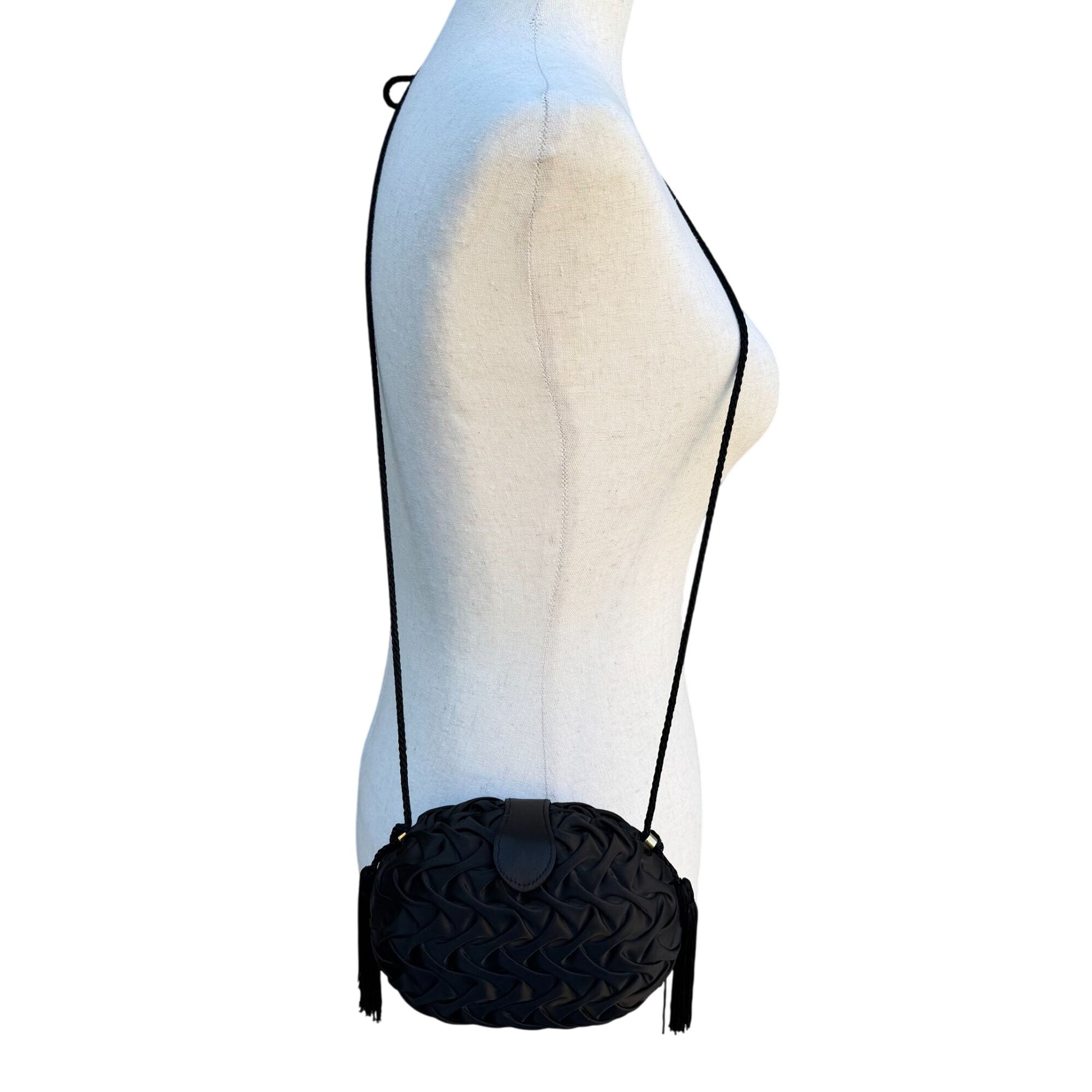 La Regale Handmade Black Woven Crossbody Clamshell Evening Bag Tassels Gold Snap