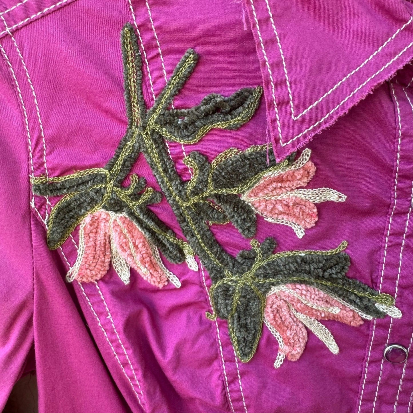 Love Polly Y2K Cowgirl Floral Chenille Embroidered Western Snap Shirt Pink XS