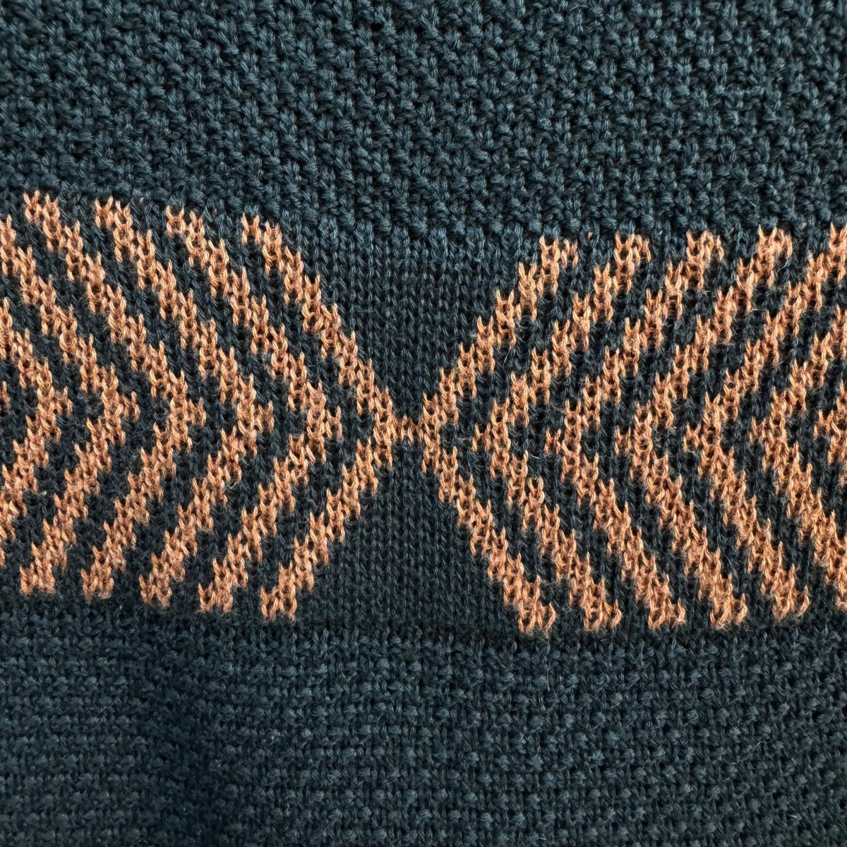 Minimalist Geometric Chevron Textured Knit Crewneck Sweater Charcoal Mens L