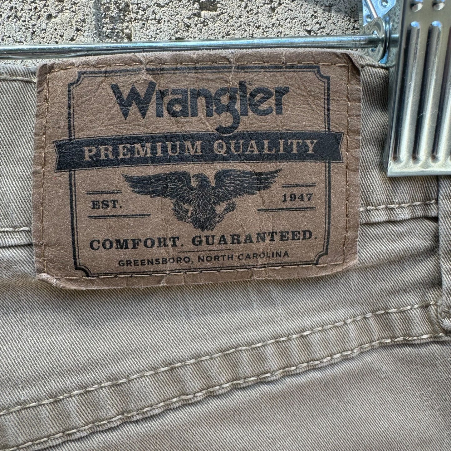 Wrangler Mens Straight Fit Flex Khaki Distressed Worn Jeans Size Tag 30W x 31L