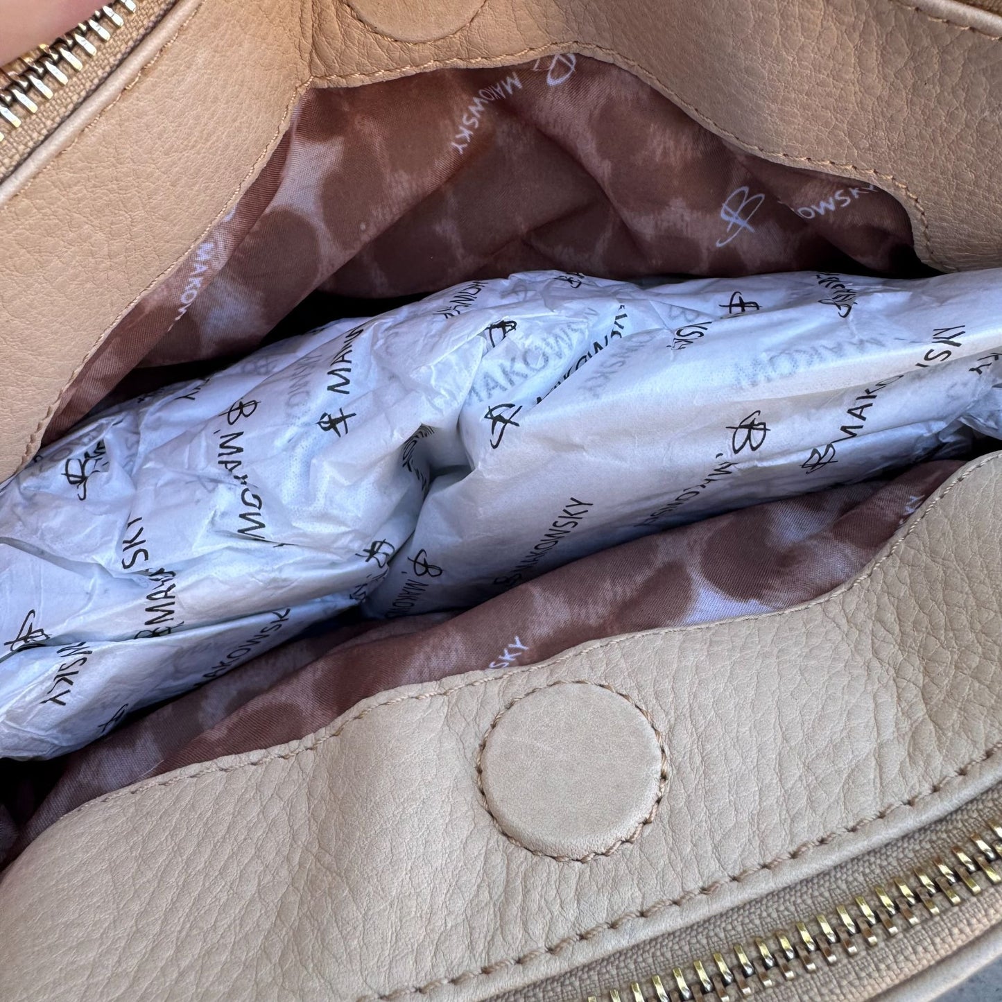 B Makowsky Beige Leather Shoulder Bag With Chain Strap & Gold Hardware