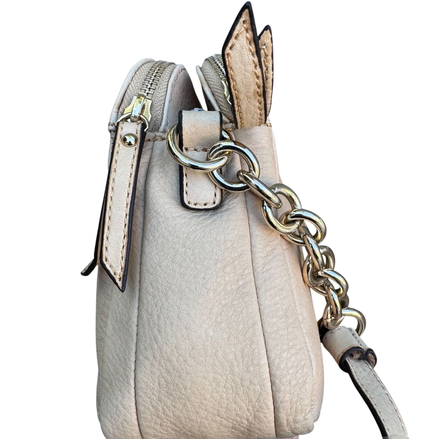 B Makowsky Beige Leather Shoulder Bag With Chain Strap & Gold Hardware