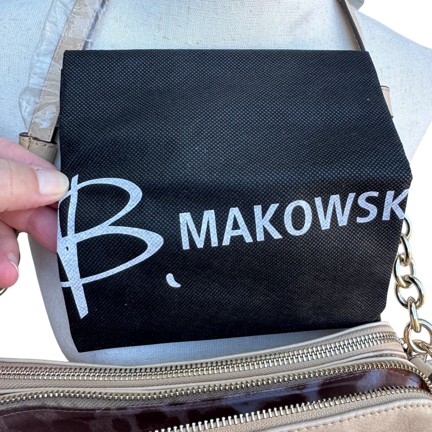 B Makowsky Beige Leather Shoulder Bag With Chain Strap & Gold Hardware