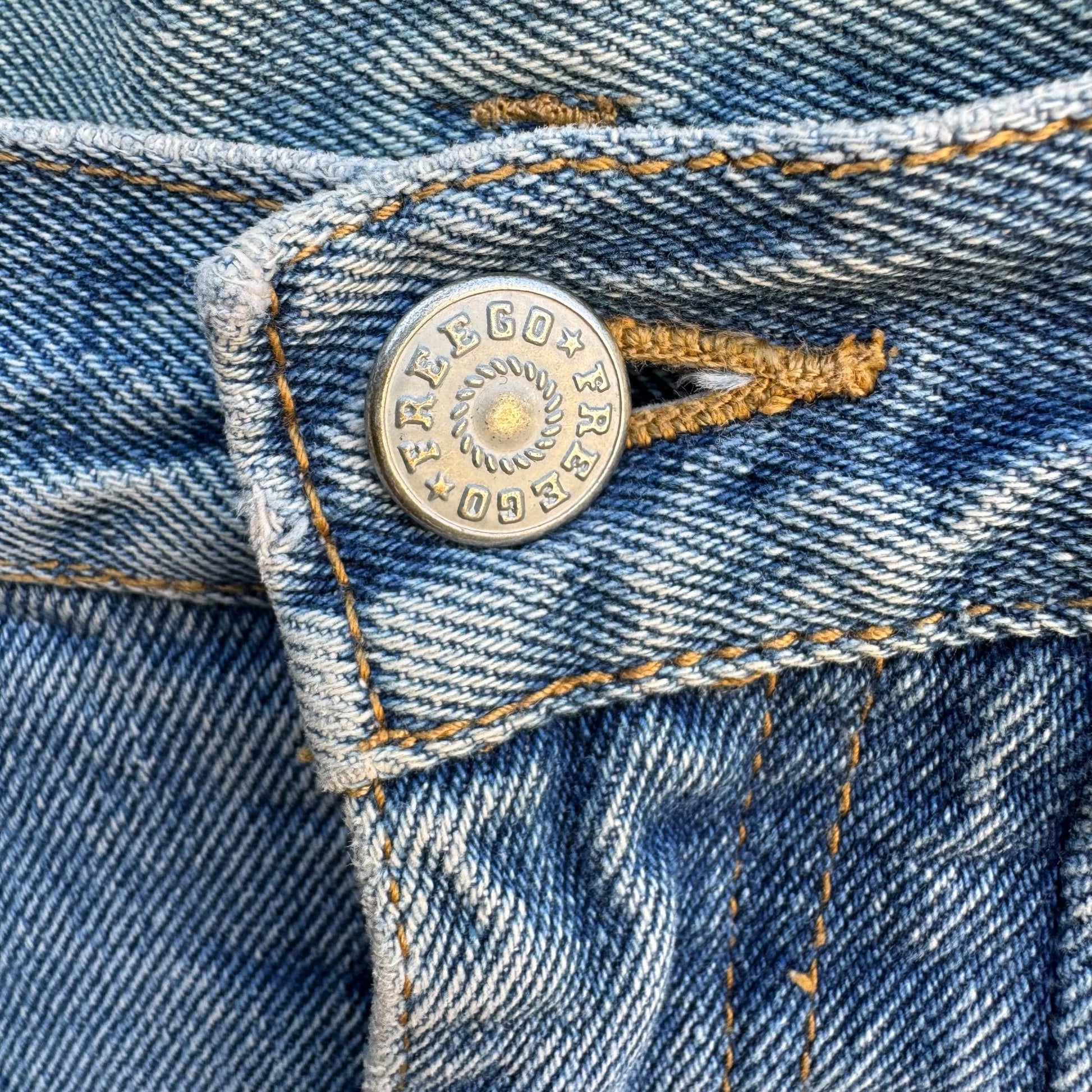 Freego Vintage 80s Womens High-Waisted Pleated Light Blue Worn Denim Jeans 28x31