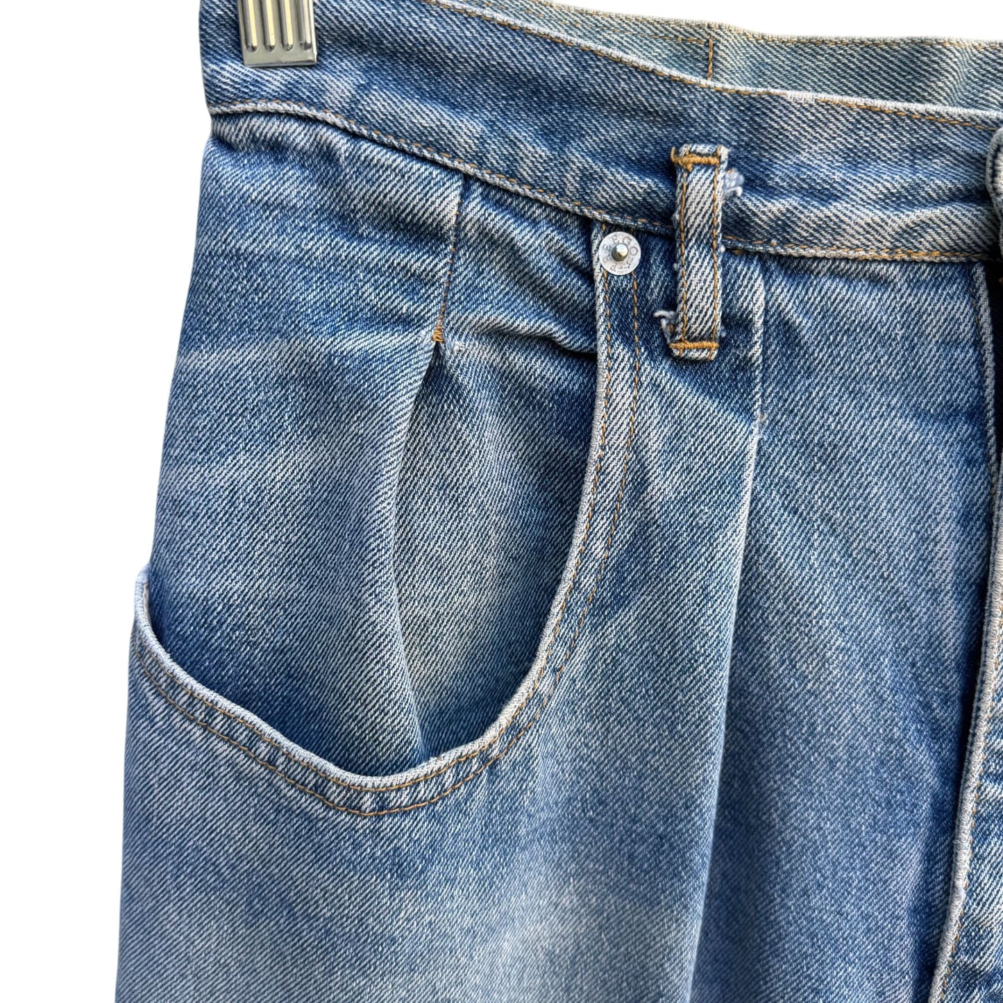 Freego Vintage 80s Womens High-Waisted Pleated Light Blue Worn Denim Jeans 28x31