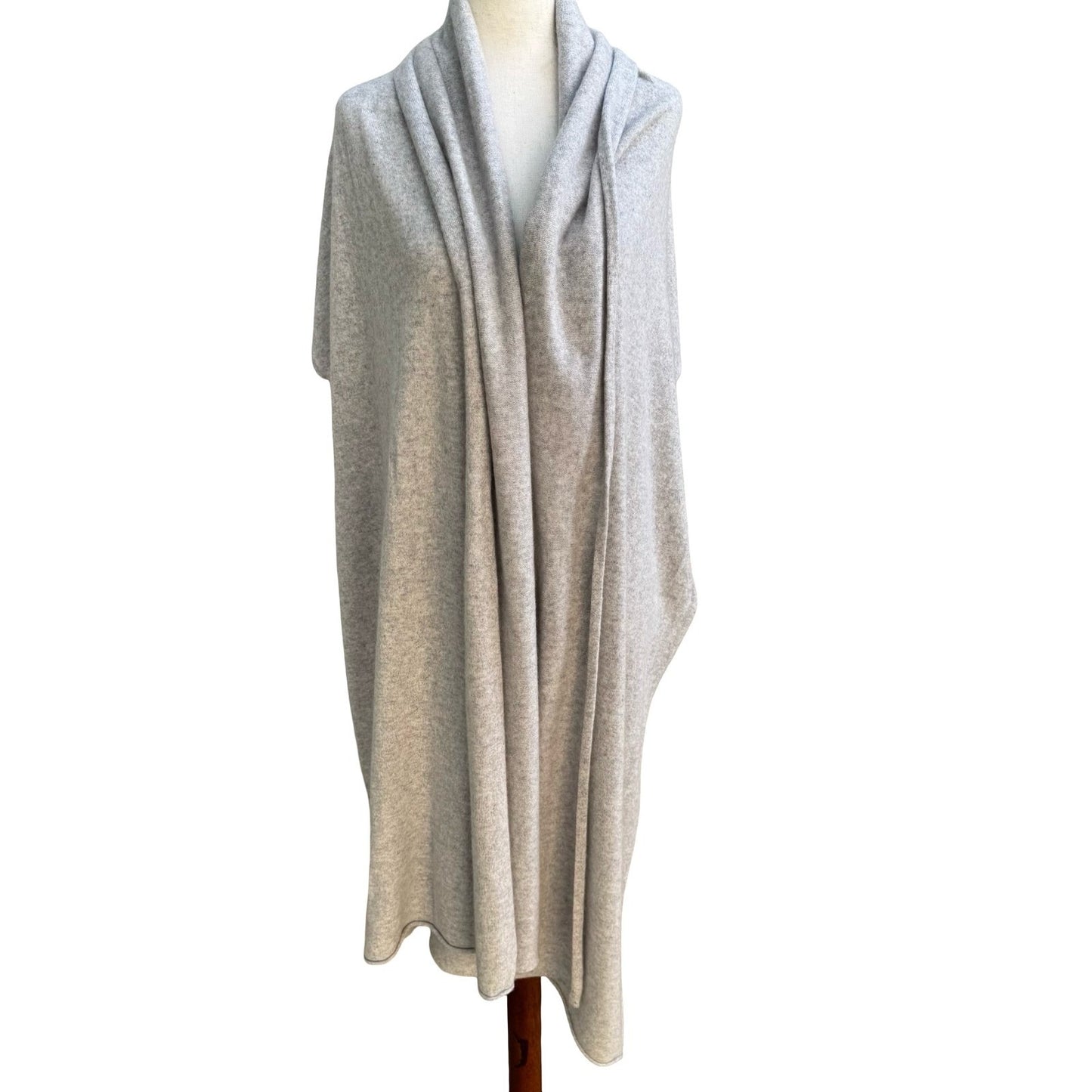 Garnet Hill 100% Cashmere Quiet Luxury Old Money Wrap Scarf Gray Oversized Shawl