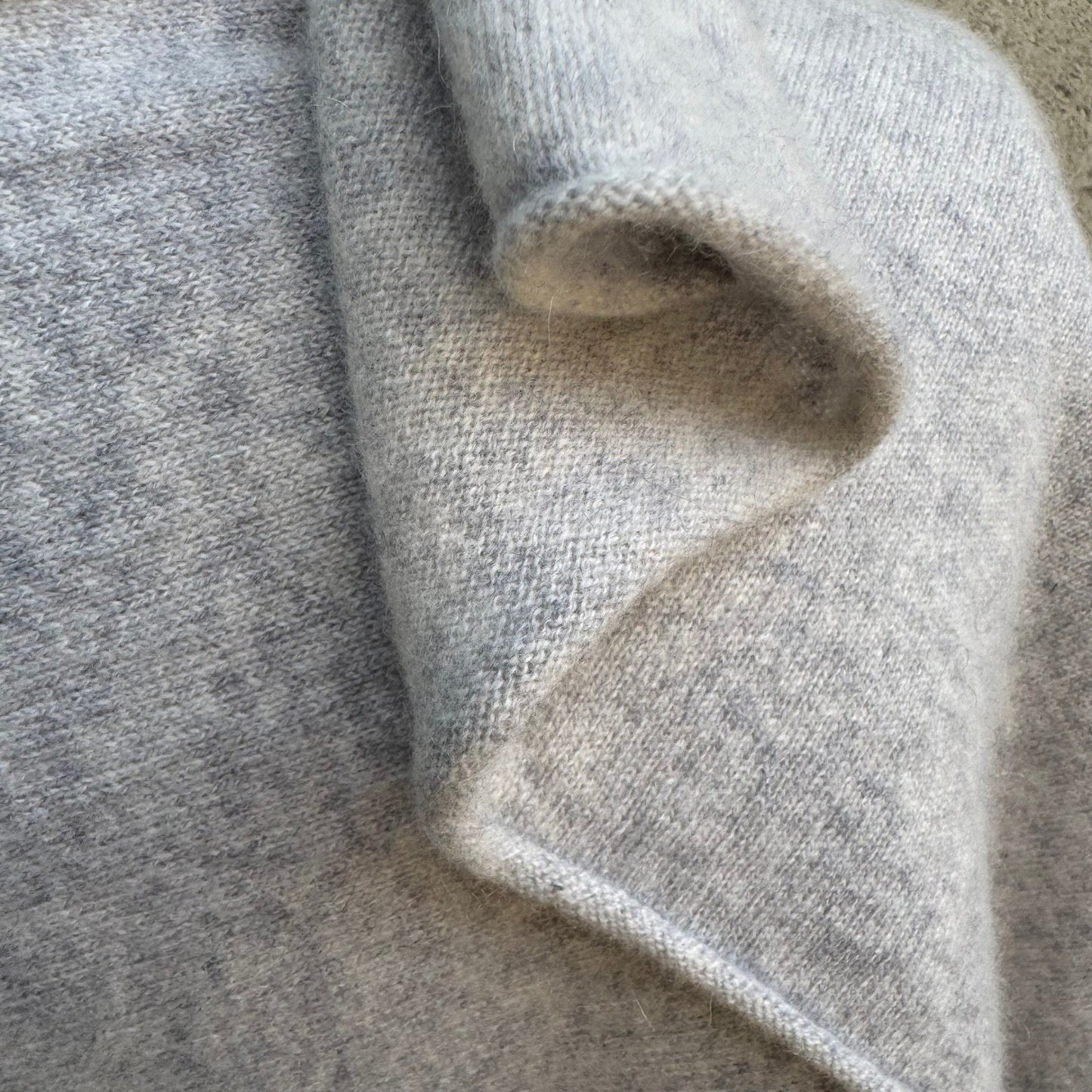 Garnet Hill 100% Cashmere Quiet Luxury Old Money Wrap Scarf Gray Oversized Shawl