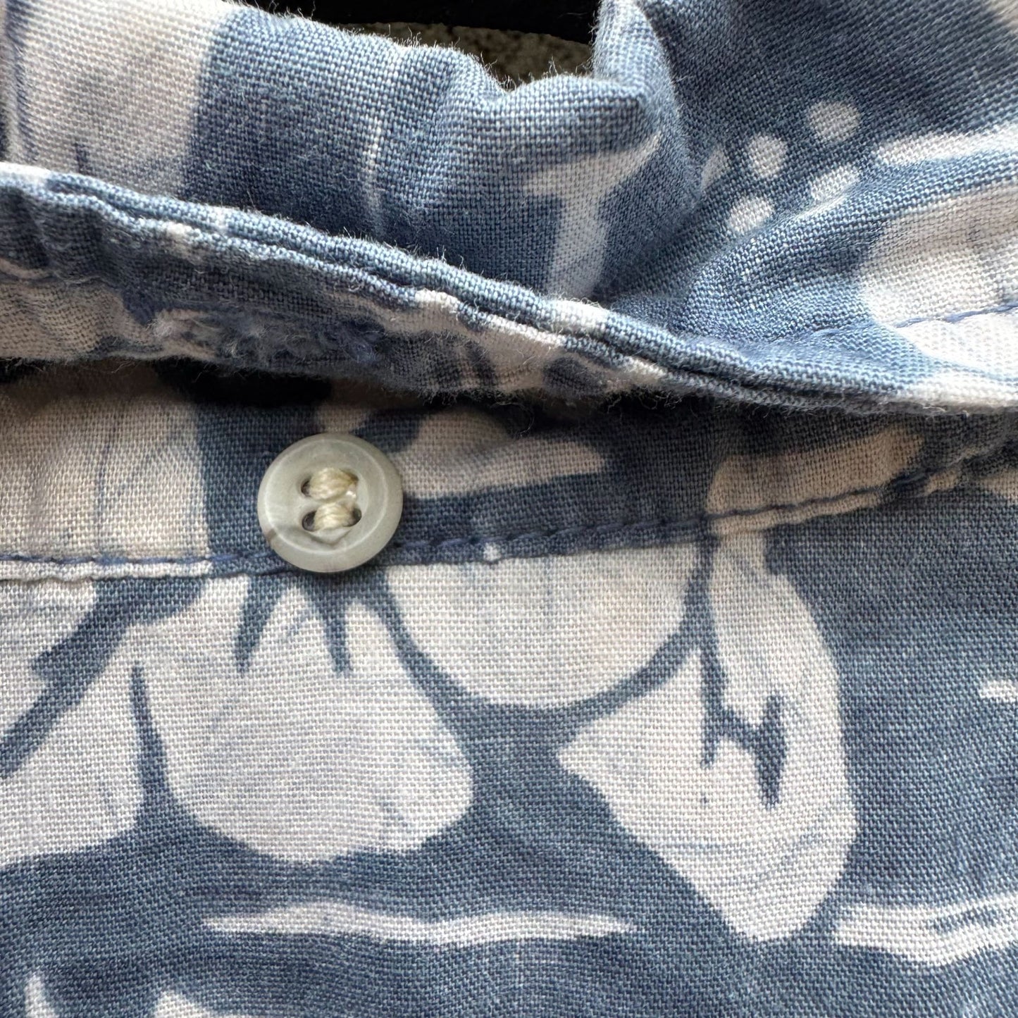 Go Barefoot Vintage Hawaiian Shirt Mens L Blue Floral Print Cotton Short Sleeve