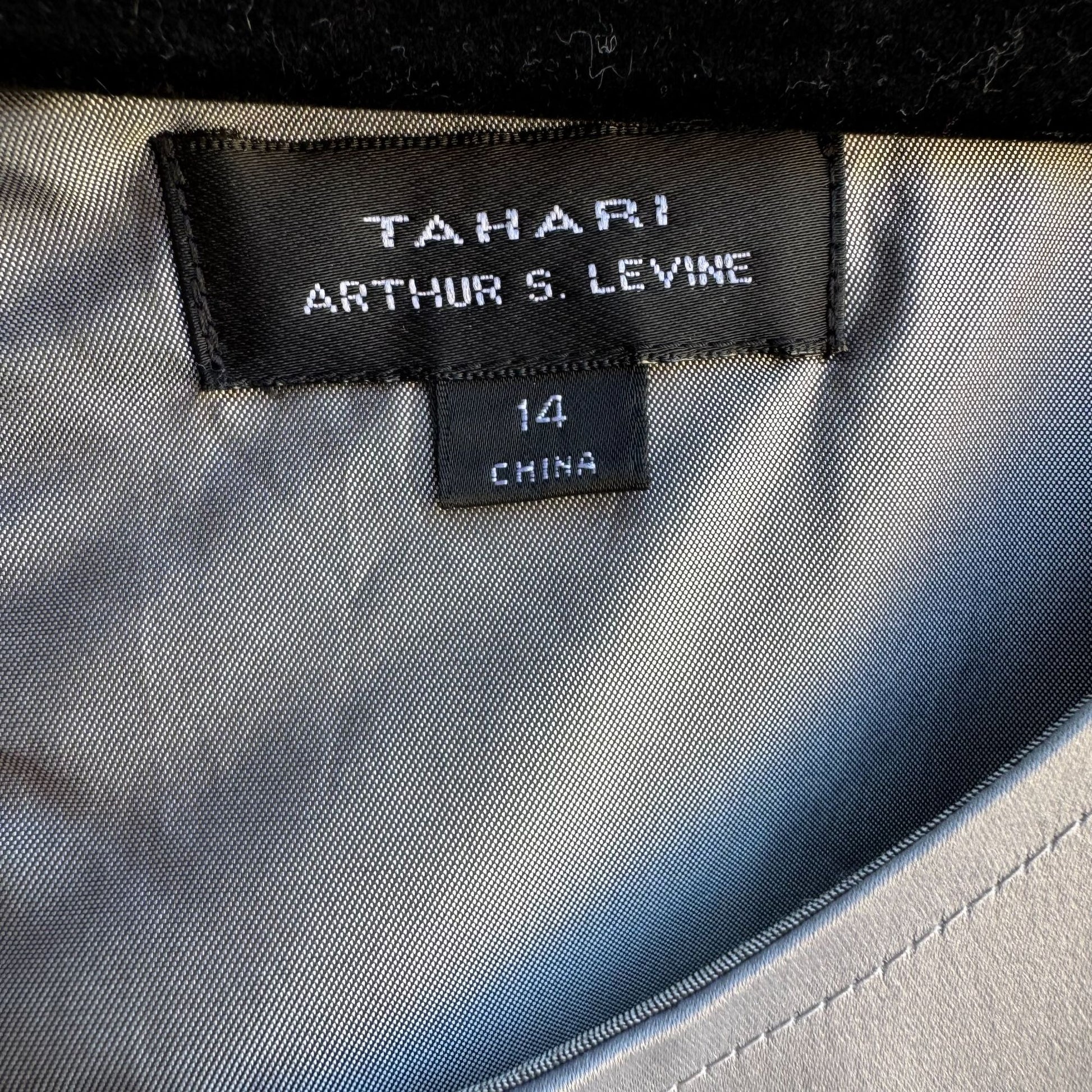 Tahari Arthur S. Levine Gray Satin Bow Detail Cap Sleeve Pleat Front Dress 14
