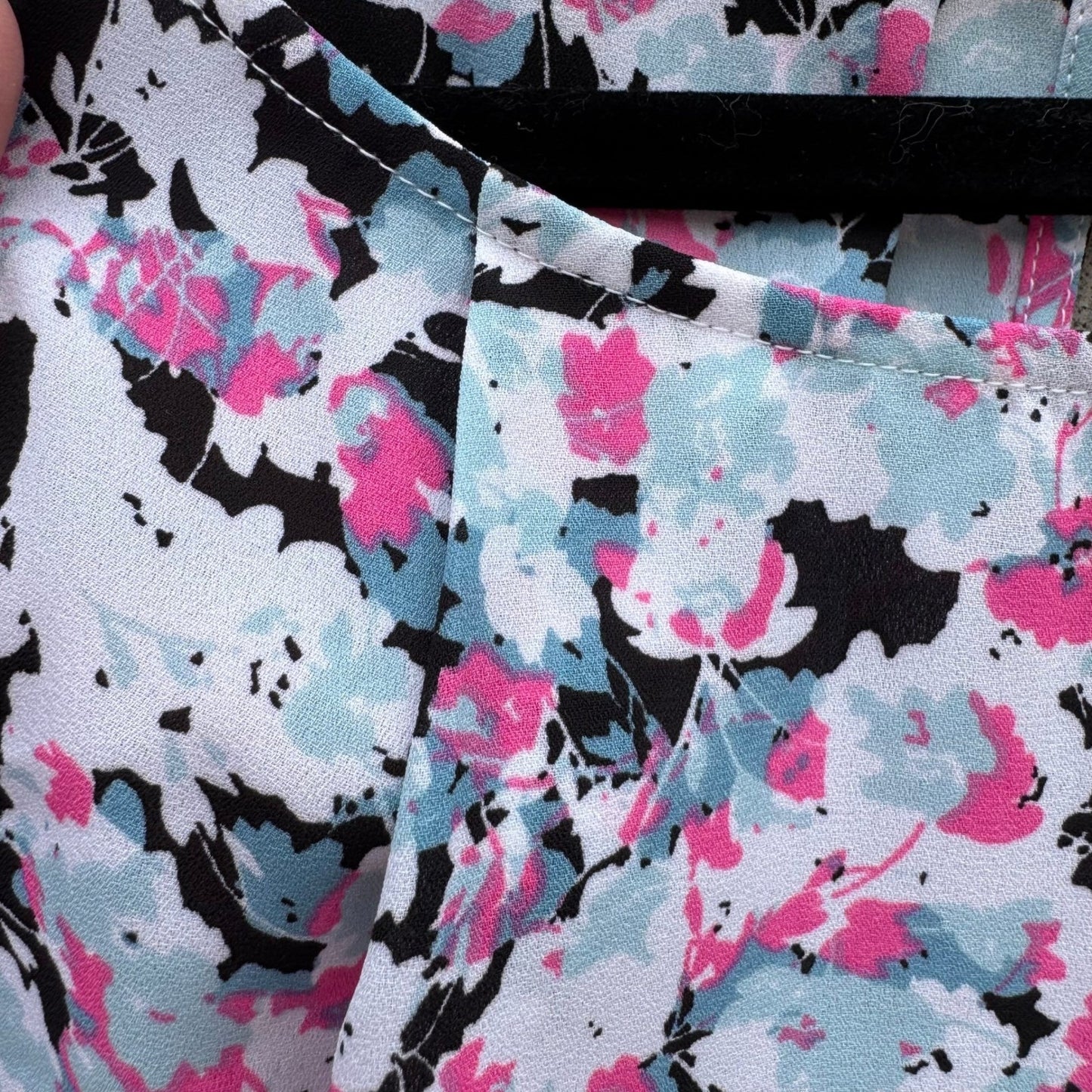 Nine West Blue Meadow Multi Floral Sleeveless Pleated Blouse Magnolia Springs L