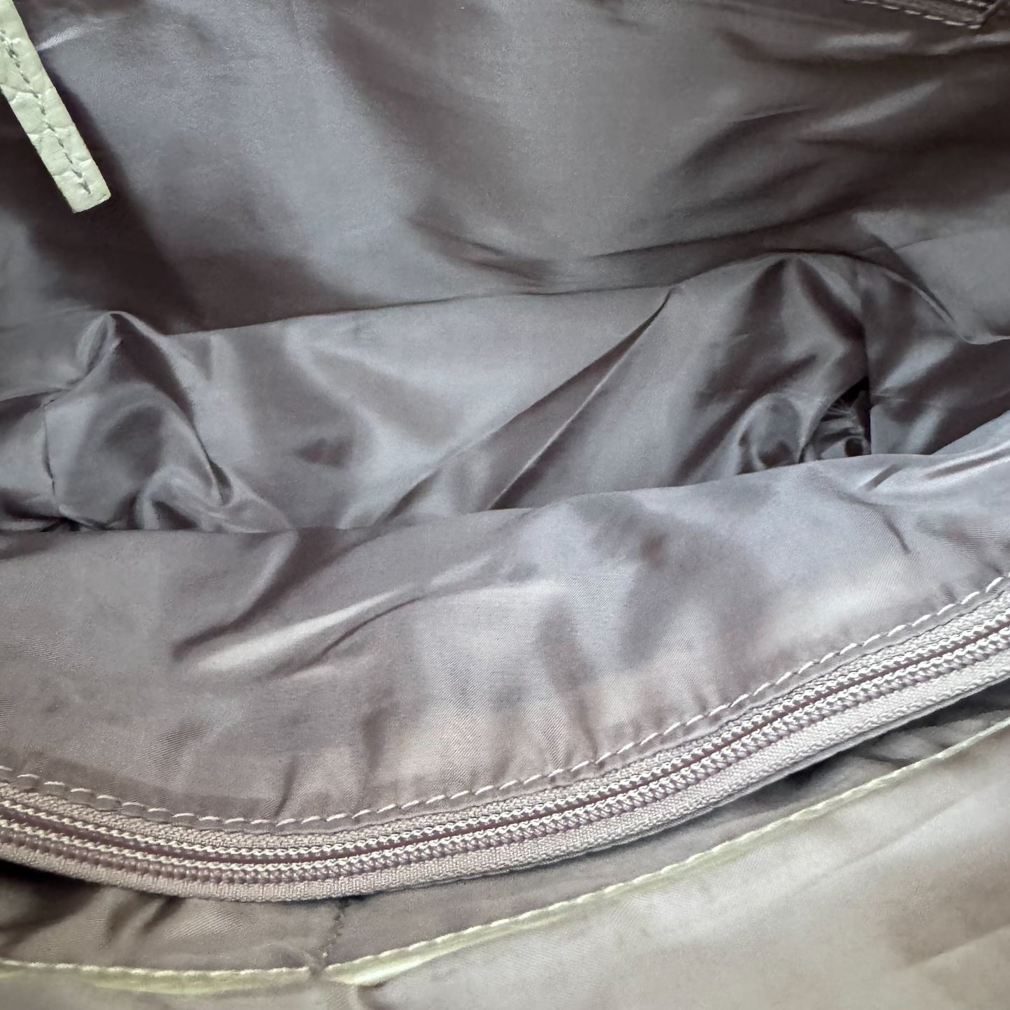 Crocodile-Embossed Genuine Leather Tote Bag Tan Multiple Pockets Zipper Closure