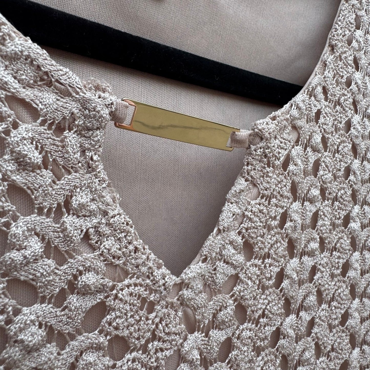 JM Collection Large Taupe Crochet V-Neck Top Gold Bar Accent NEW Boho Earthy