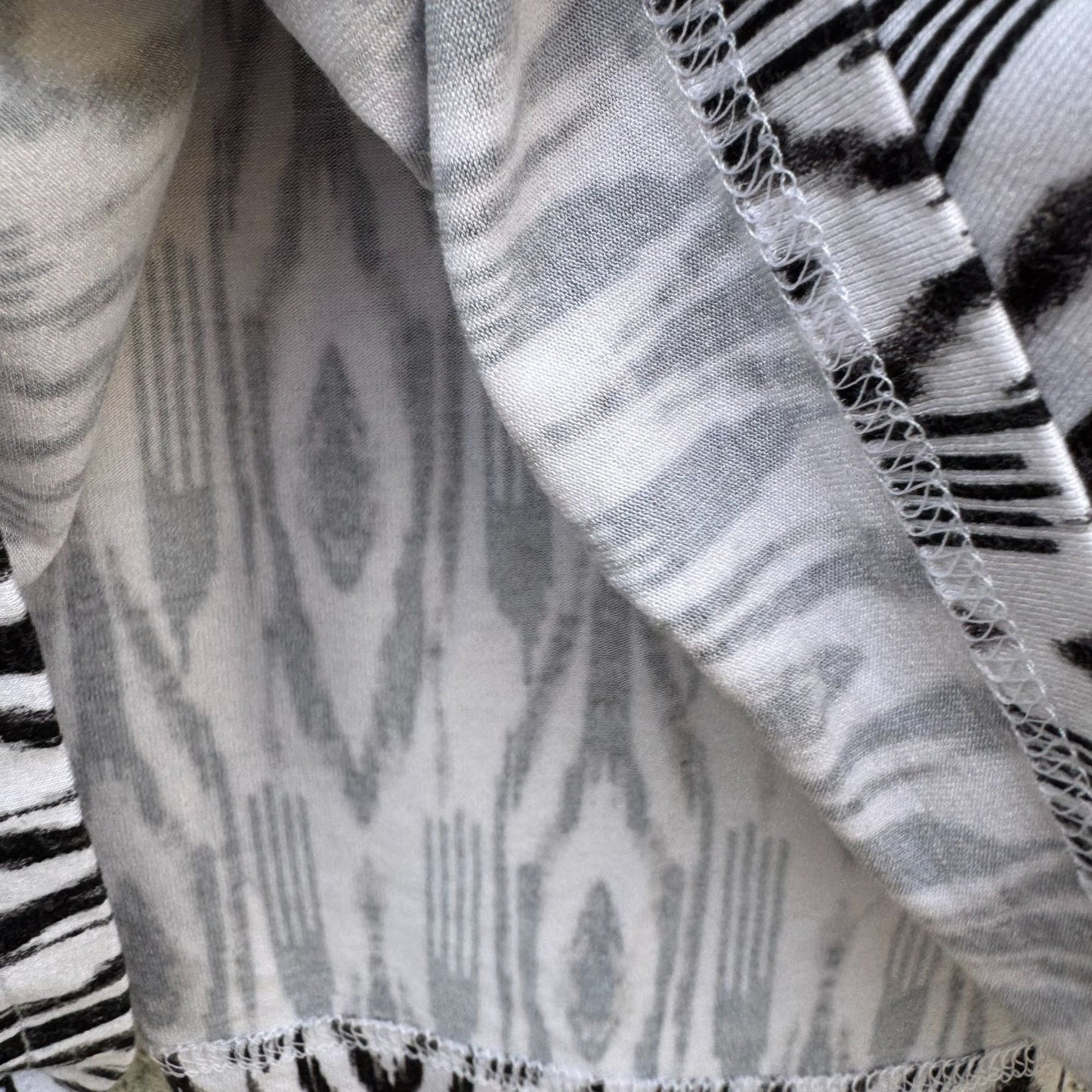 Chicos Womens Black White Tribal Print Sleeveless Tank Top Blouse M Professional