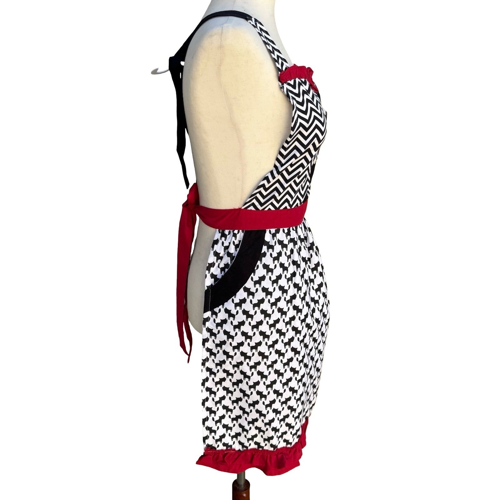 Cynthia Rowley New York Kitsch Apron Black White Chevron Cat Print Ruffle New