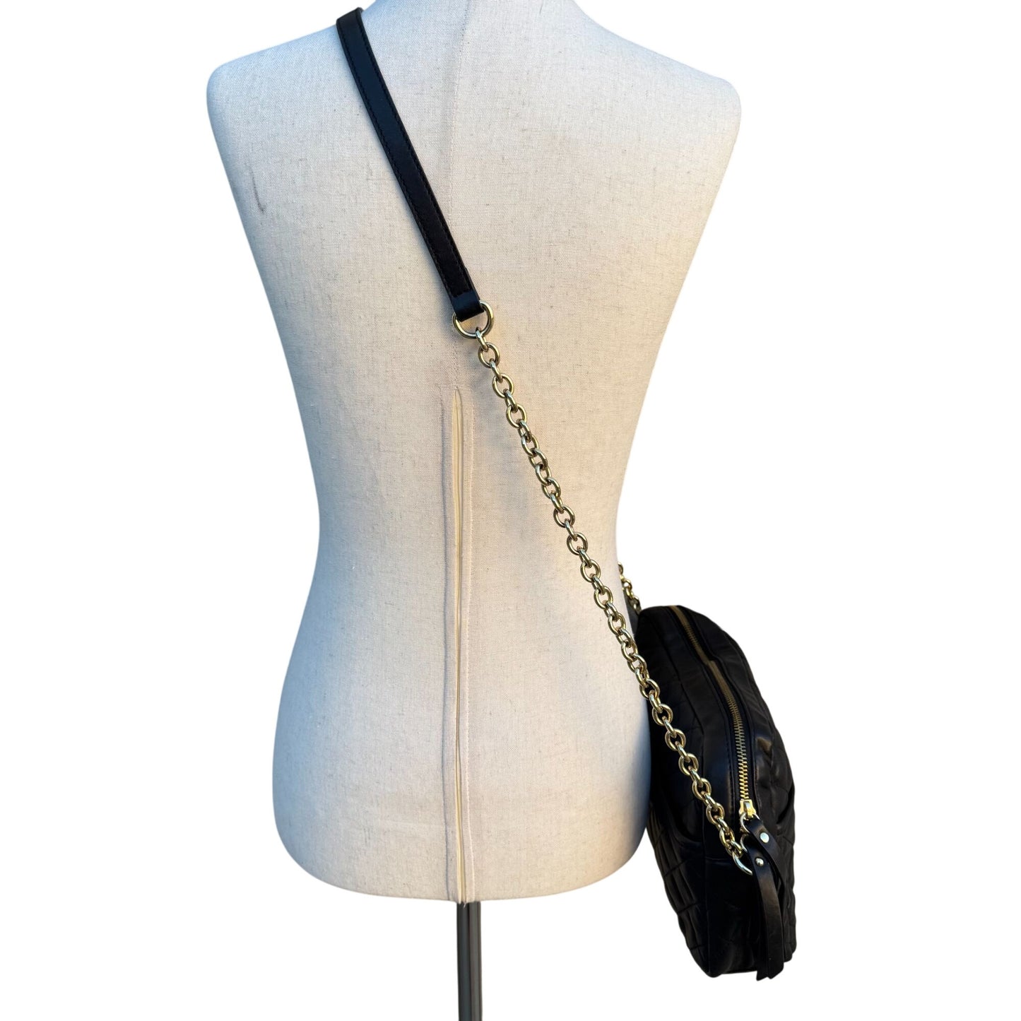 Isaac Mizrahi Black Quilted Leather Crossbody Bag Gold Chain Strap Tassel Accent