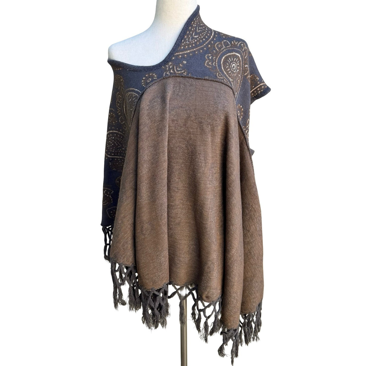G Boho Gypsy Festival Hippie Paisley Knit Asymmetric Fringe Poncho Shawl OS NWT