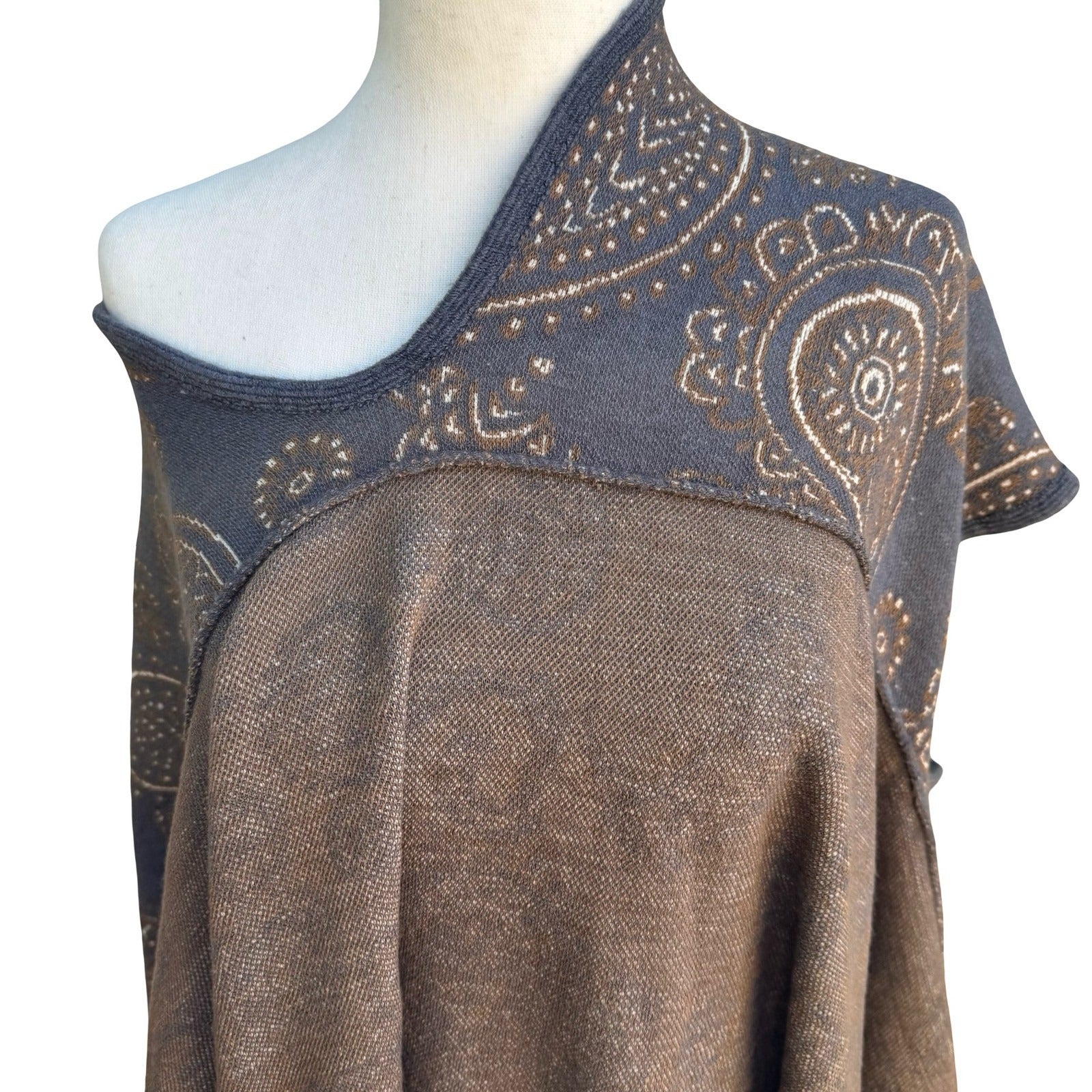 G Boho Gypsy Festival Hippie Paisley Knit Asymmetric Fringe Poncho Shawl OS NWT