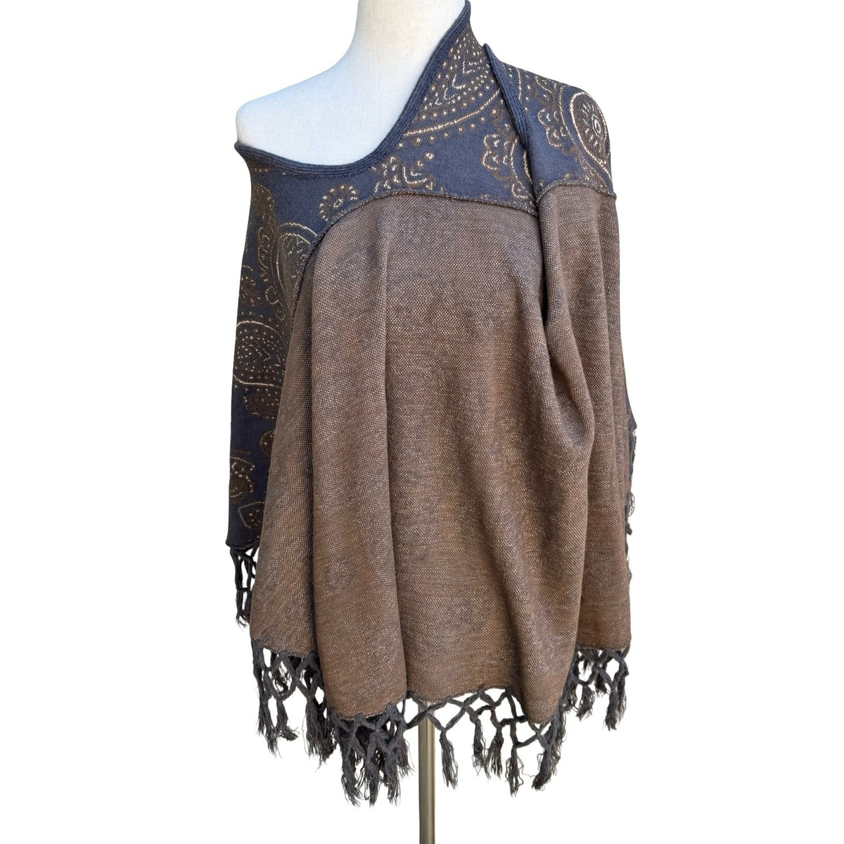 G Boho Gypsy Festival Hippie Paisley Knit Asymmetric Fringe Poncho Shawl OS NWT