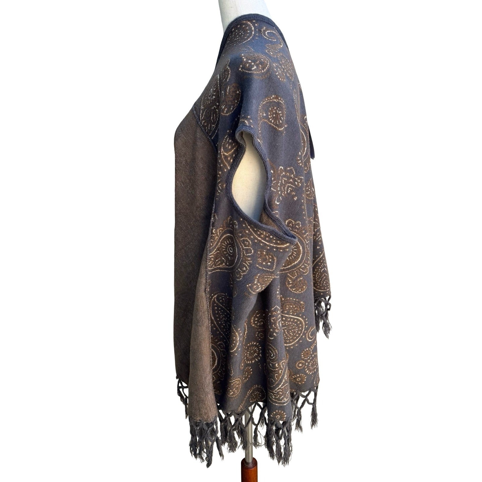 G Boho Gypsy Festival Hippie Paisley Knit Asymmetric Fringe Poncho Shawl OS NWT