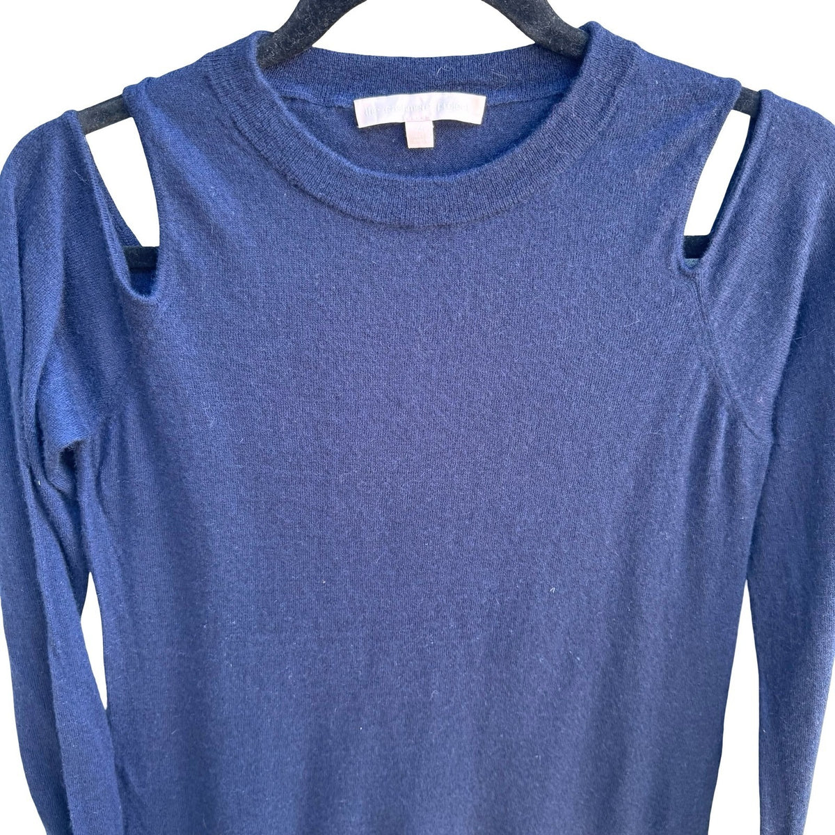 The Cashmere Project Quiet Luxury Minimalist Preppy Cold Shoulder Sweater Navy M