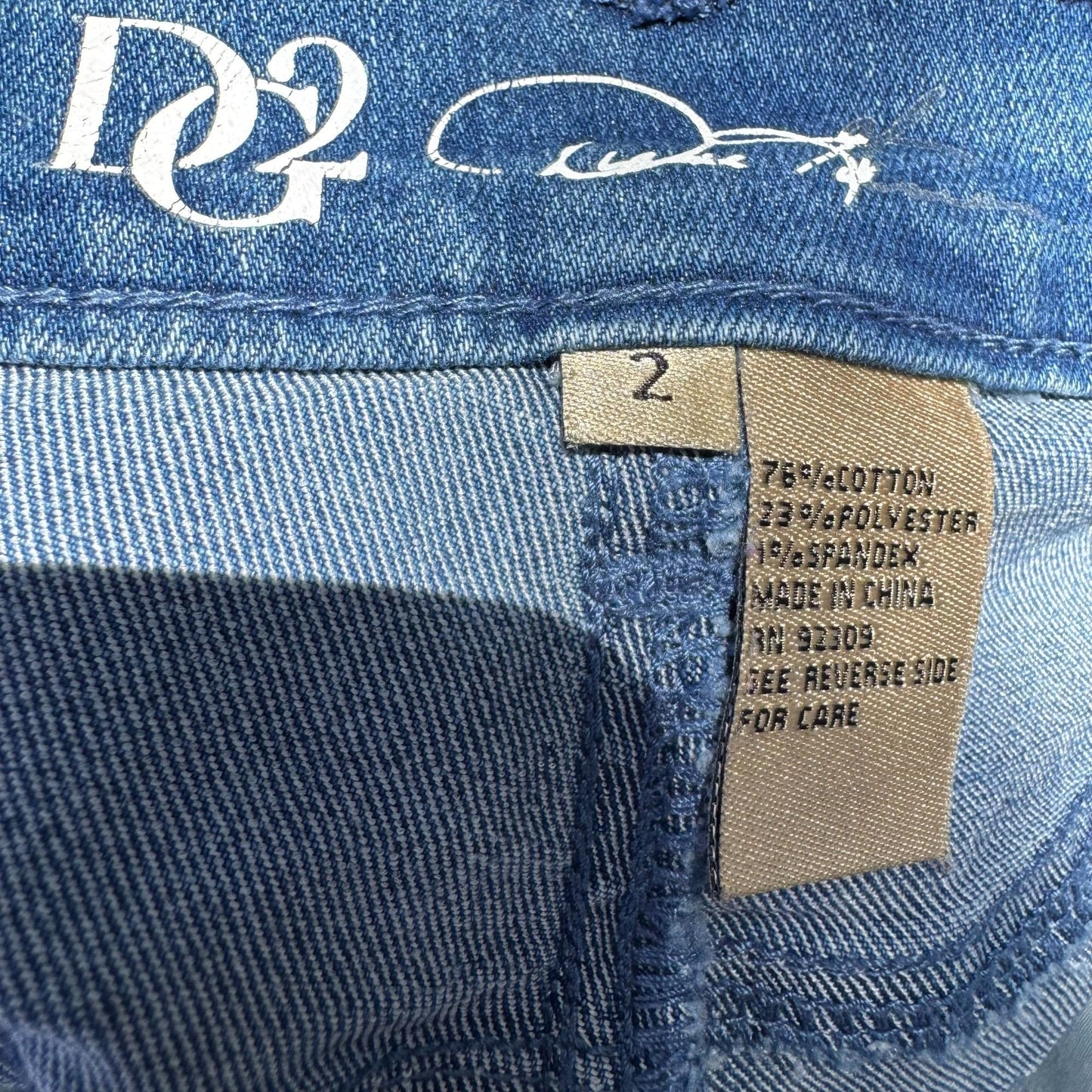 DG2 Diane Gilman Womens Preppy Blue Stretch Denim Old Money Long Bermuda Short 2