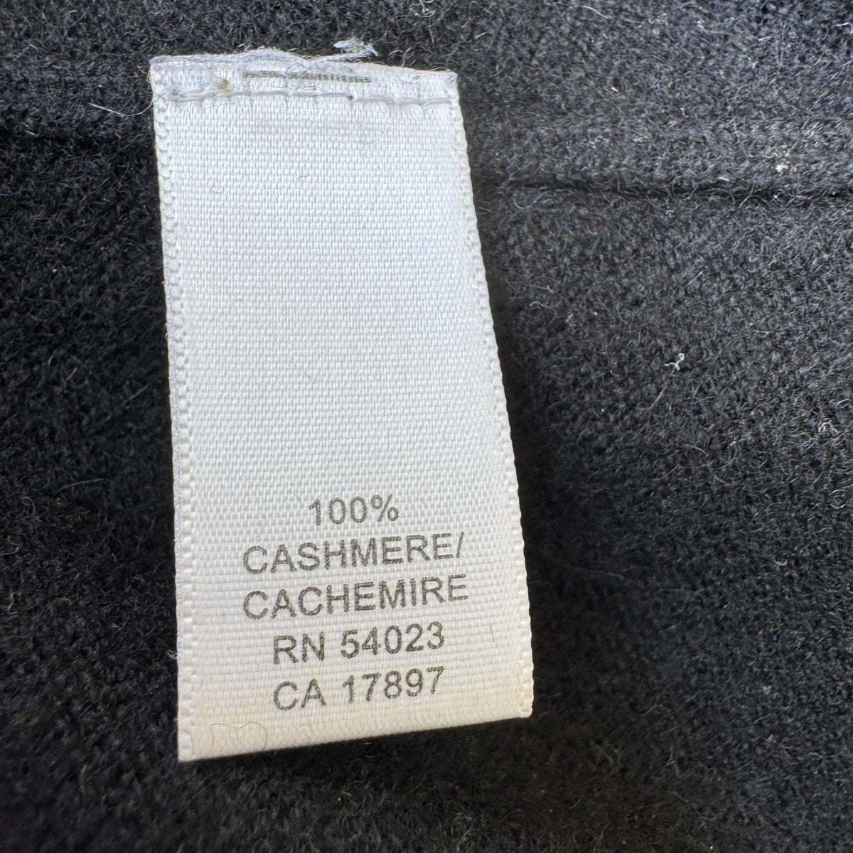 Banana Republic Vintage 100% Cashmere Quiet Luxury Minimalist Sweater Black M