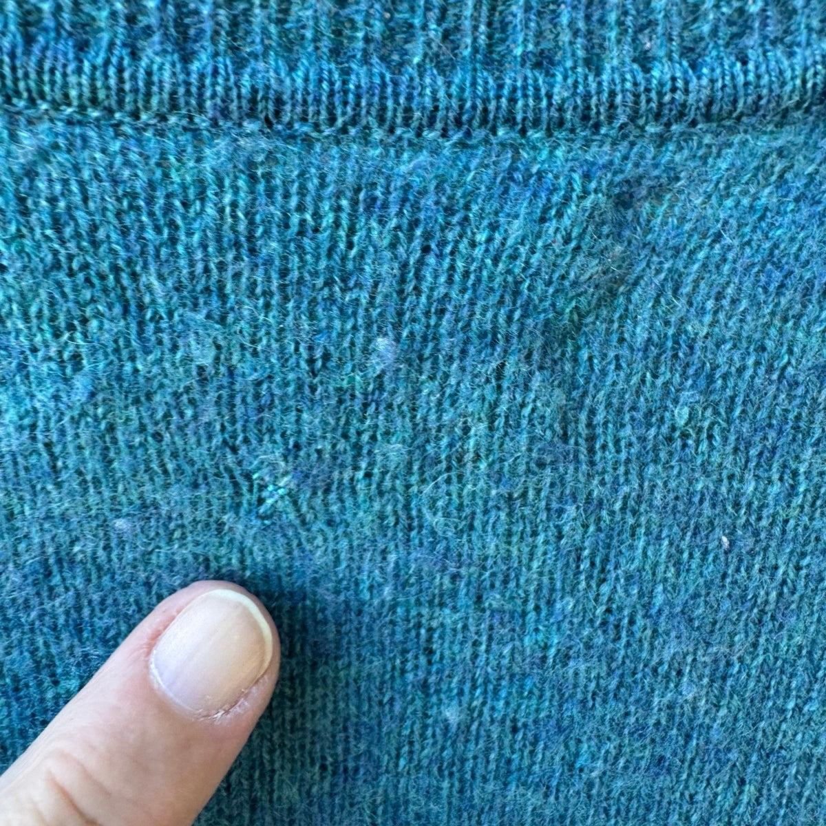 Tahari Pure Luxe 100% Cashmere Quiet Luxury Minimalist Pullover Sweater Teal M