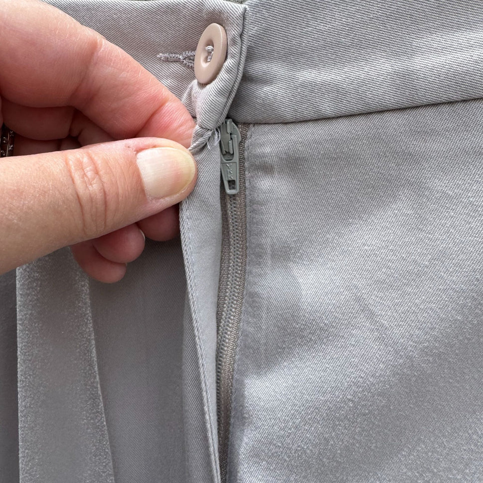 Liz Claiborne Vintage Soft High-Waisted Pleated Gray Trousers Dress Pants 10