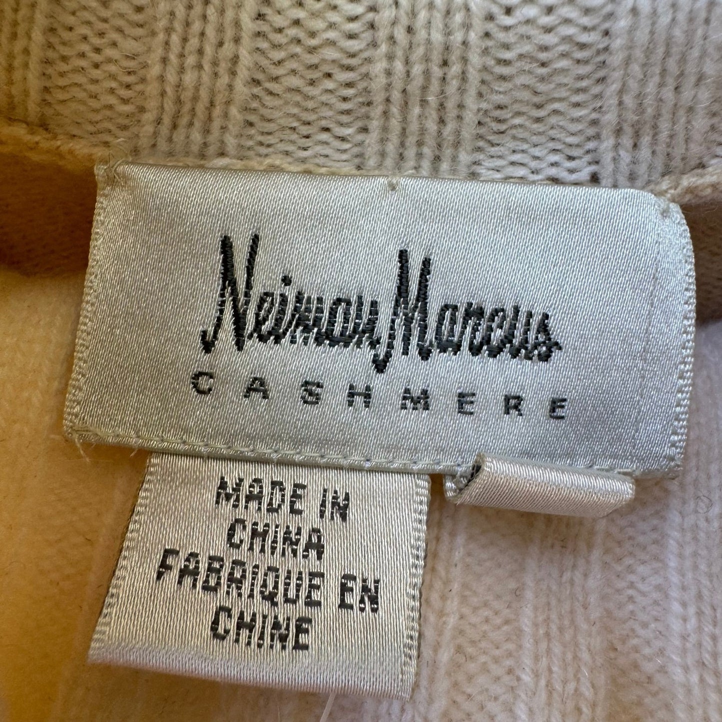 Neiman Marcus Cashmere Quiet Luxury Old Money Minimalist Turtleneck Sweater NEW