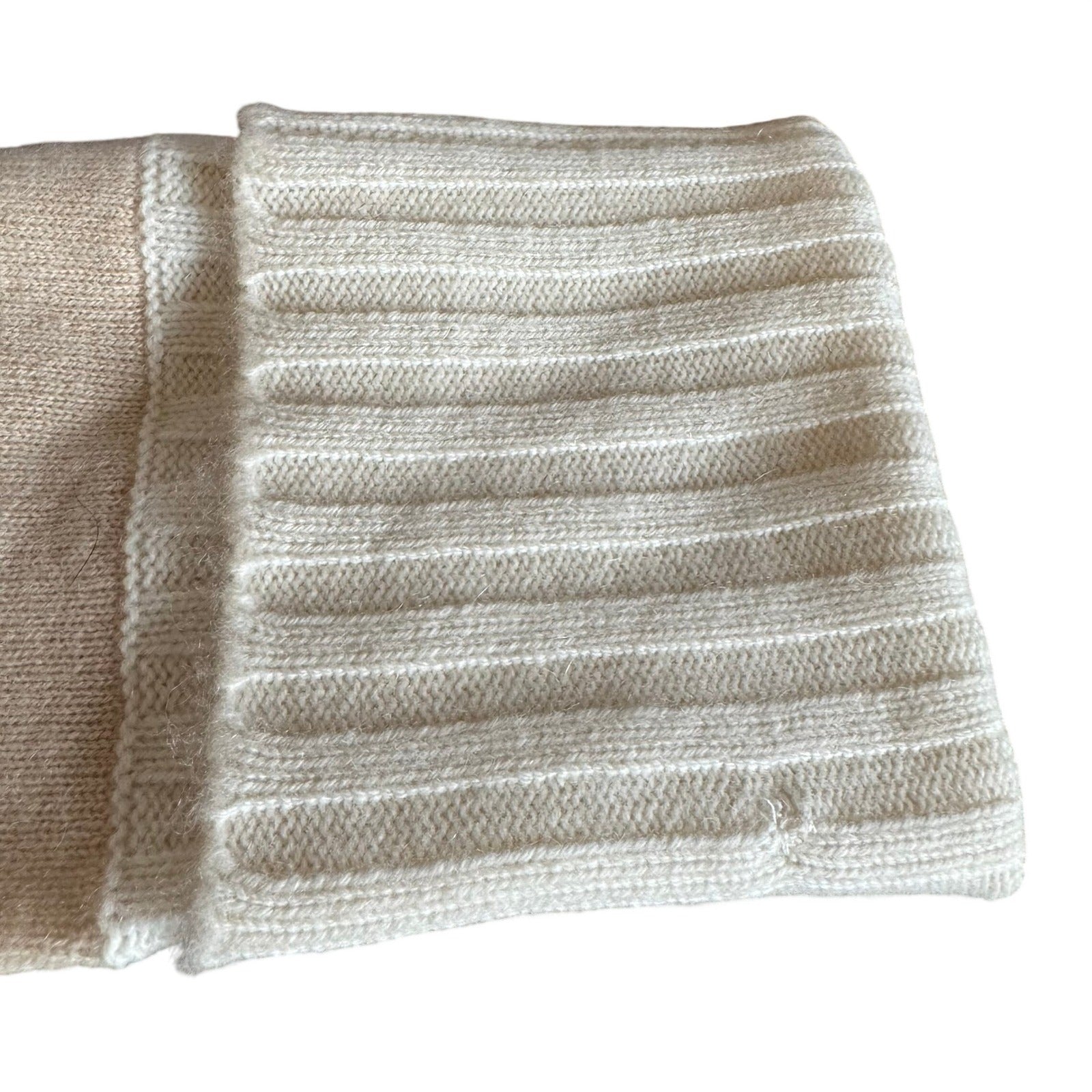 Neiman Marcus Cashmere Quiet Luxury Old Money Minimalist Turtleneck Sweater NEW