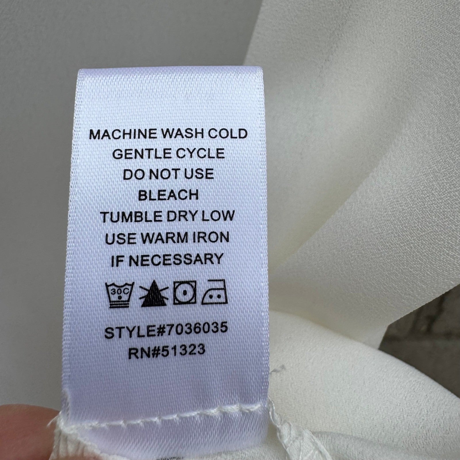 CeCe Spice Market Sleeveless Lace Trim Blouse Lt Cream Gold Buttons Large NEW
