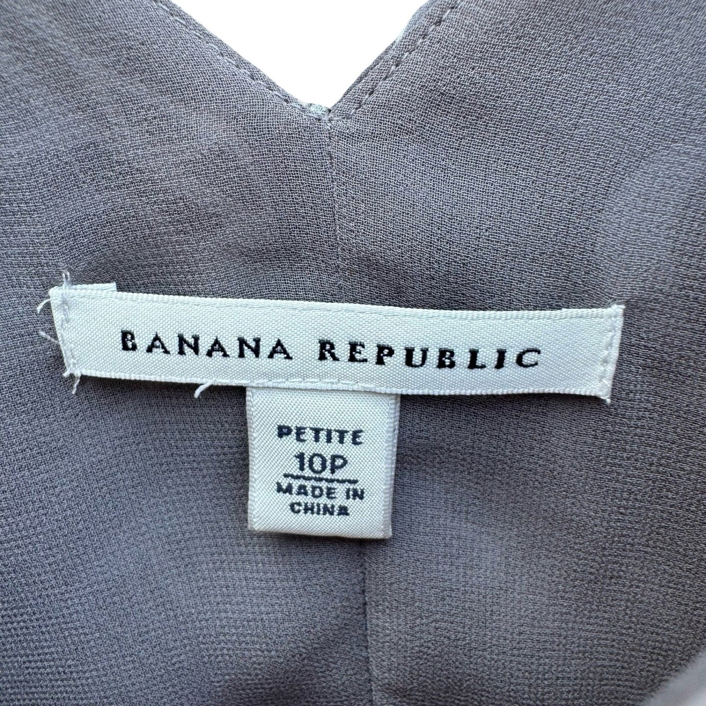 Banana Republic Gray Floral Silk V-Neck Empire Waist Blouse 10P Romantic Luxury