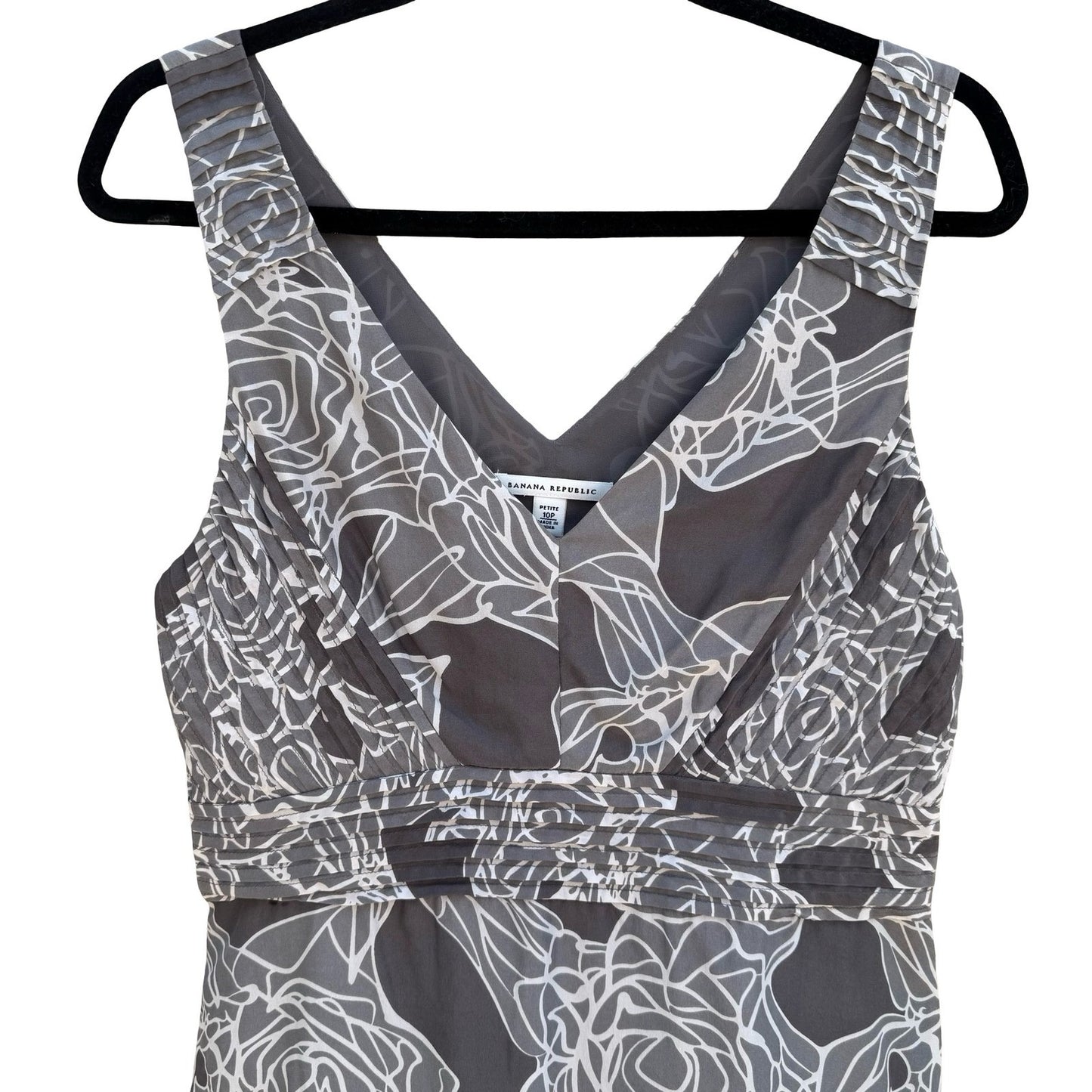 Banana Republic Gray Floral Silk V-Neck Empire Waist Blouse 10P Romantic Luxury