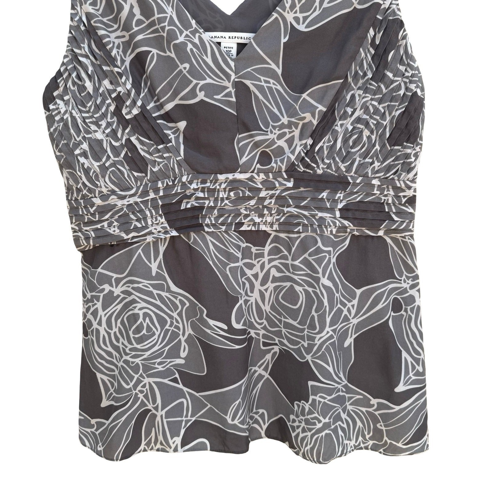 Banana Republic Gray Floral Silk V-Neck Empire Waist Blouse 10P Romantic Luxury