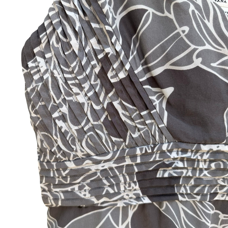 Banana Republic Gray Floral Silk V-Neck Empire Waist Blouse 10P Romantic Luxury