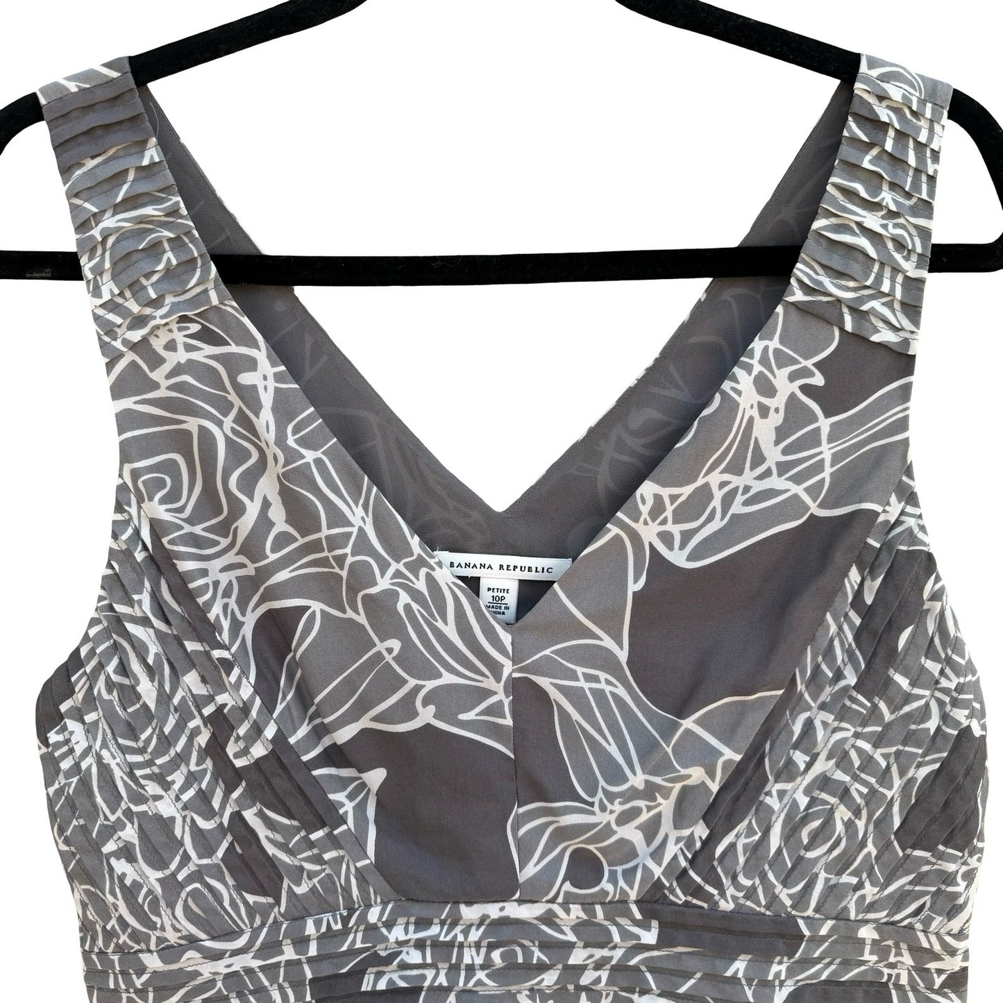 Banana Republic Gray Floral Silk V-Neck Empire Waist Blouse 10P Romantic Luxury