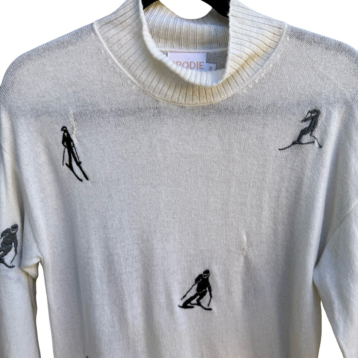 Brodie Cashmere Skier Luxury Whimsical Embroidered Mock Neck Novelty Sweater M