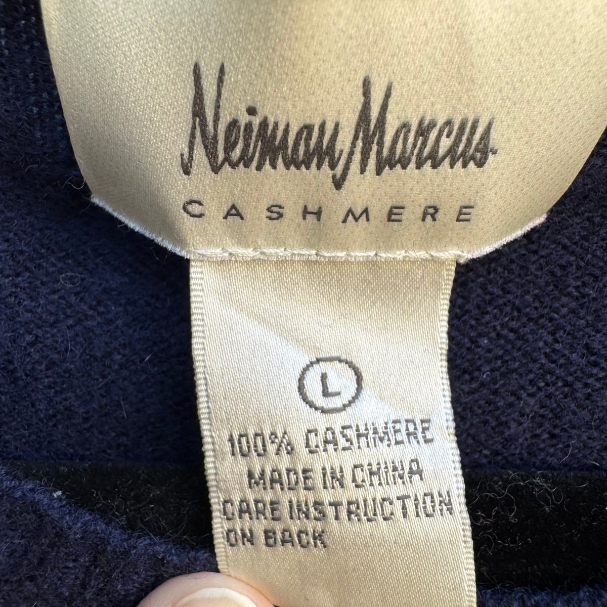 Neiman Marcus Cashmere Quiet Luxury Old Money Minimalist Crewneck Sweater Navy M