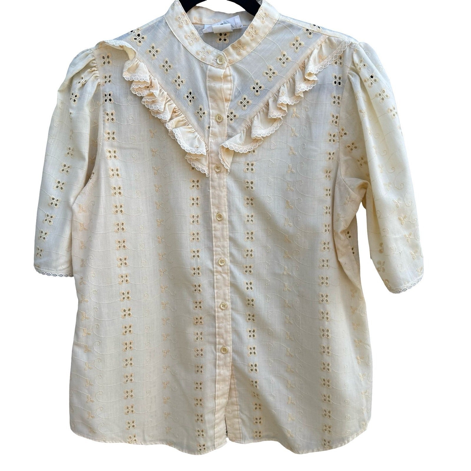 Shapely Vintage 70s 80s Cottagecore Eyelet Ruffle Bib Blouse Puff Sleeve Cream L