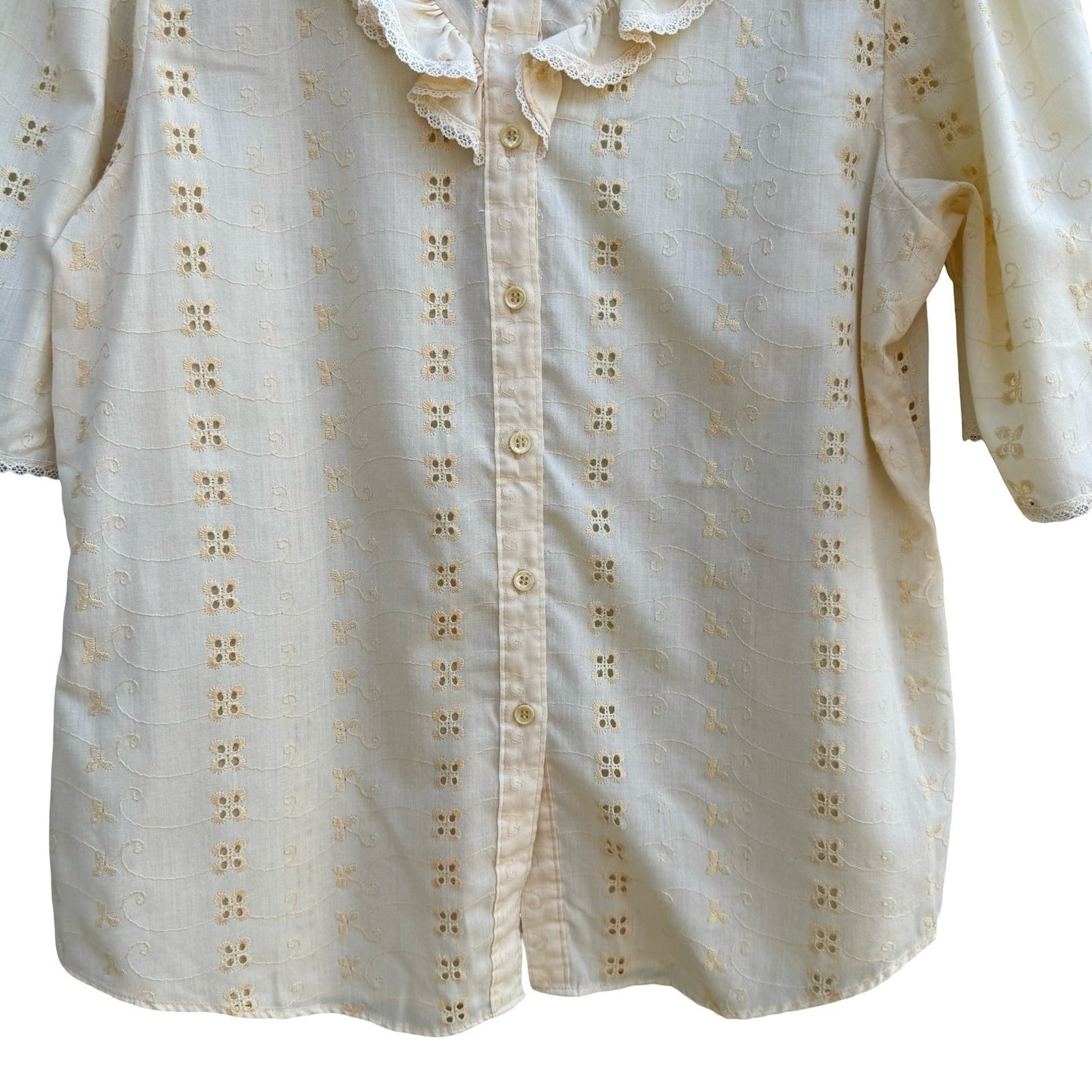Shapely Vintage 70s 80s Cottagecore Eyelet Ruffle Bib Blouse Puff Sleeve Cream L