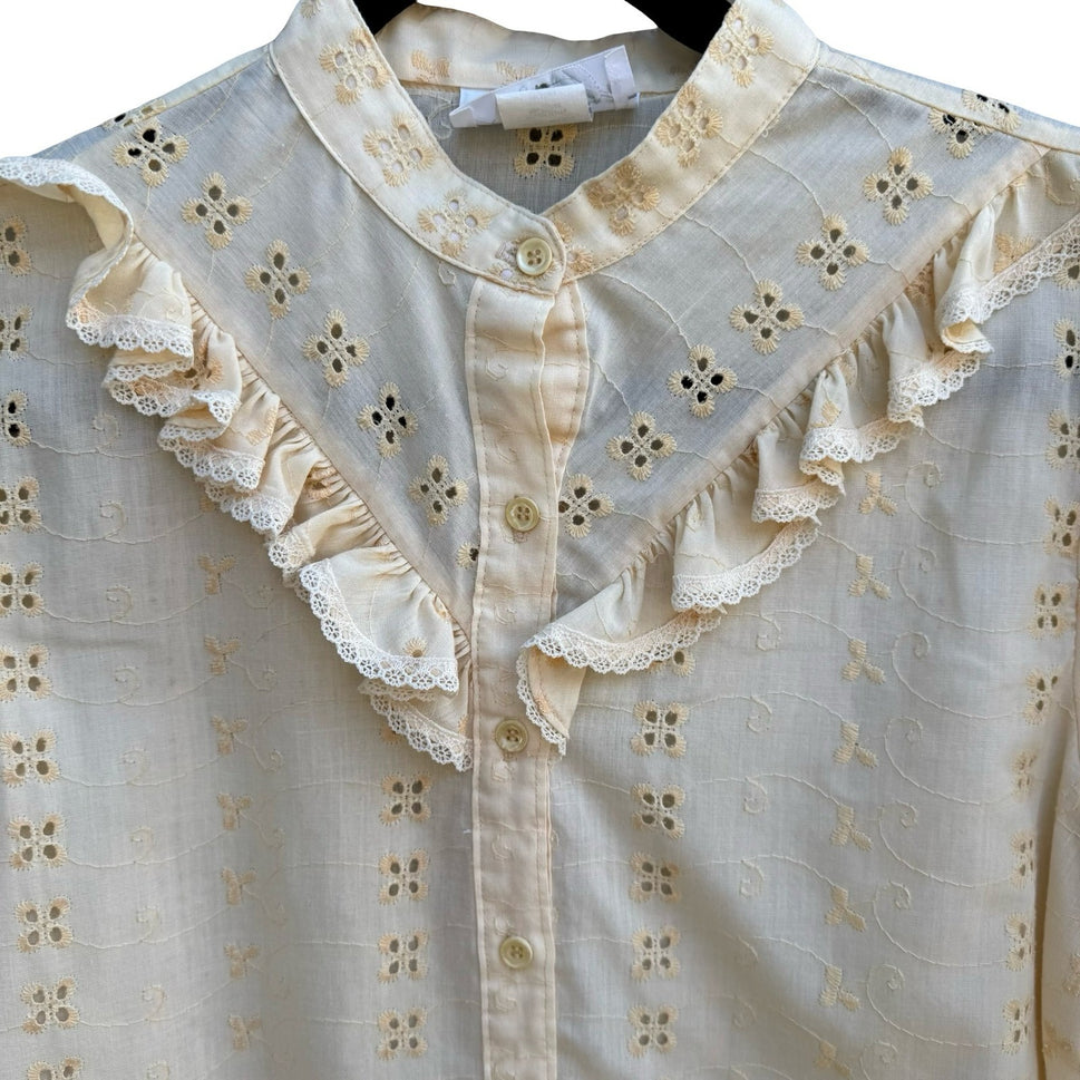 Shapely Vintage 70s 80s Cottagecore Eyelet Ruffle Bib Blouse Puff Sleeve Cream L