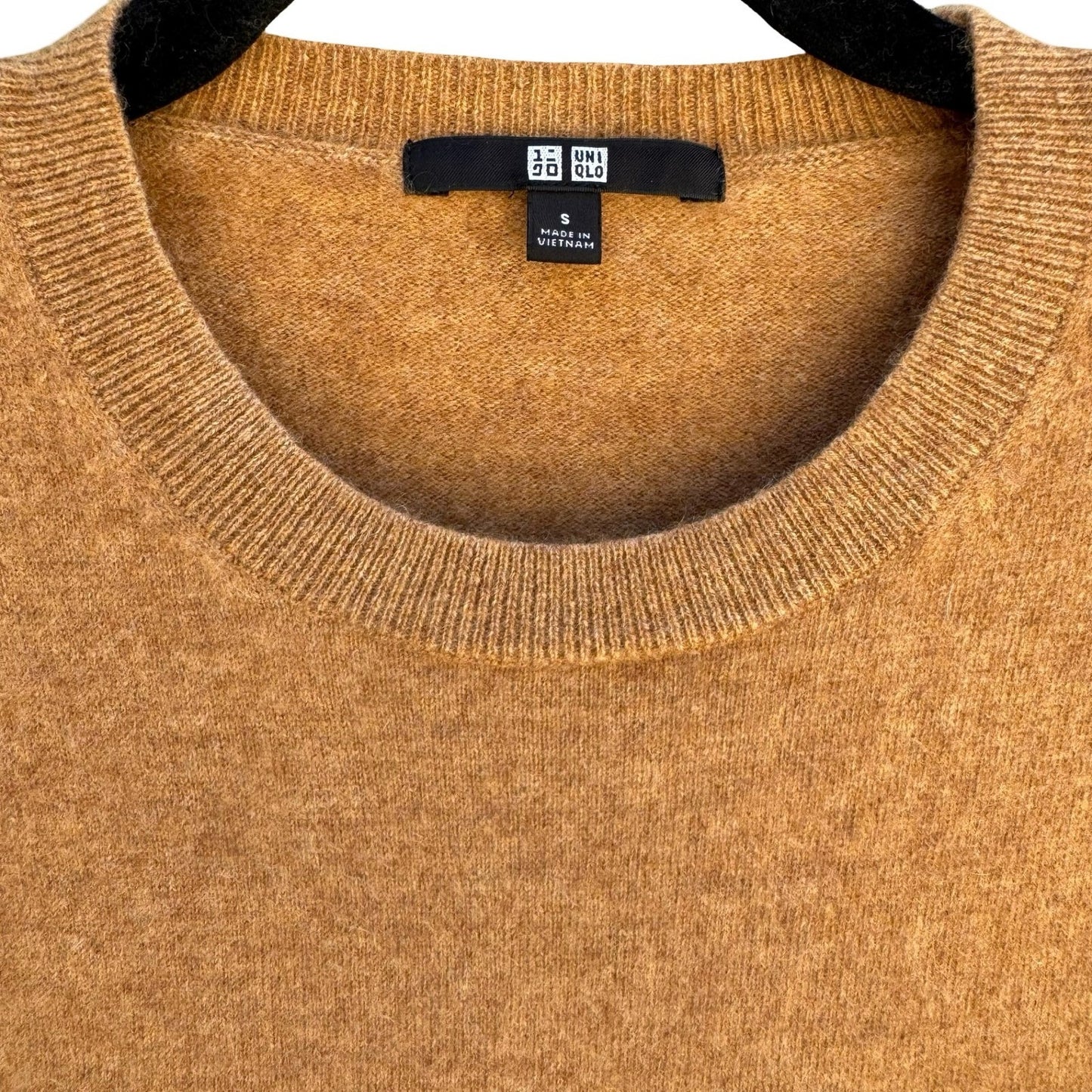 Uniqlo 100% Cashmere Crewneck Sweater Minimalist Quiet Luxury Preppy Tan Mens S