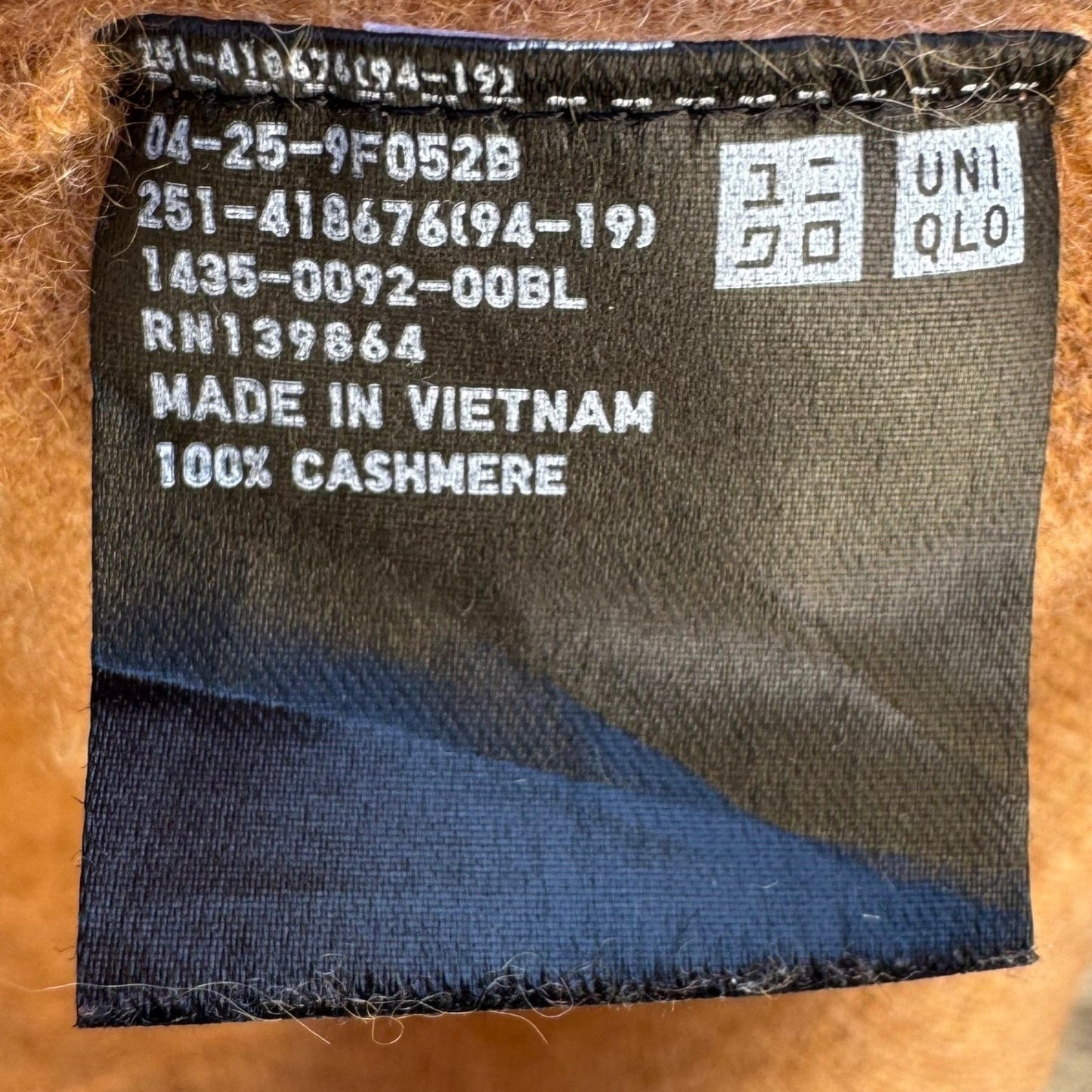 Uniqlo 100% Cashmere Crewneck Sweater Minimalist Quiet Luxury Preppy Tan Mens S
