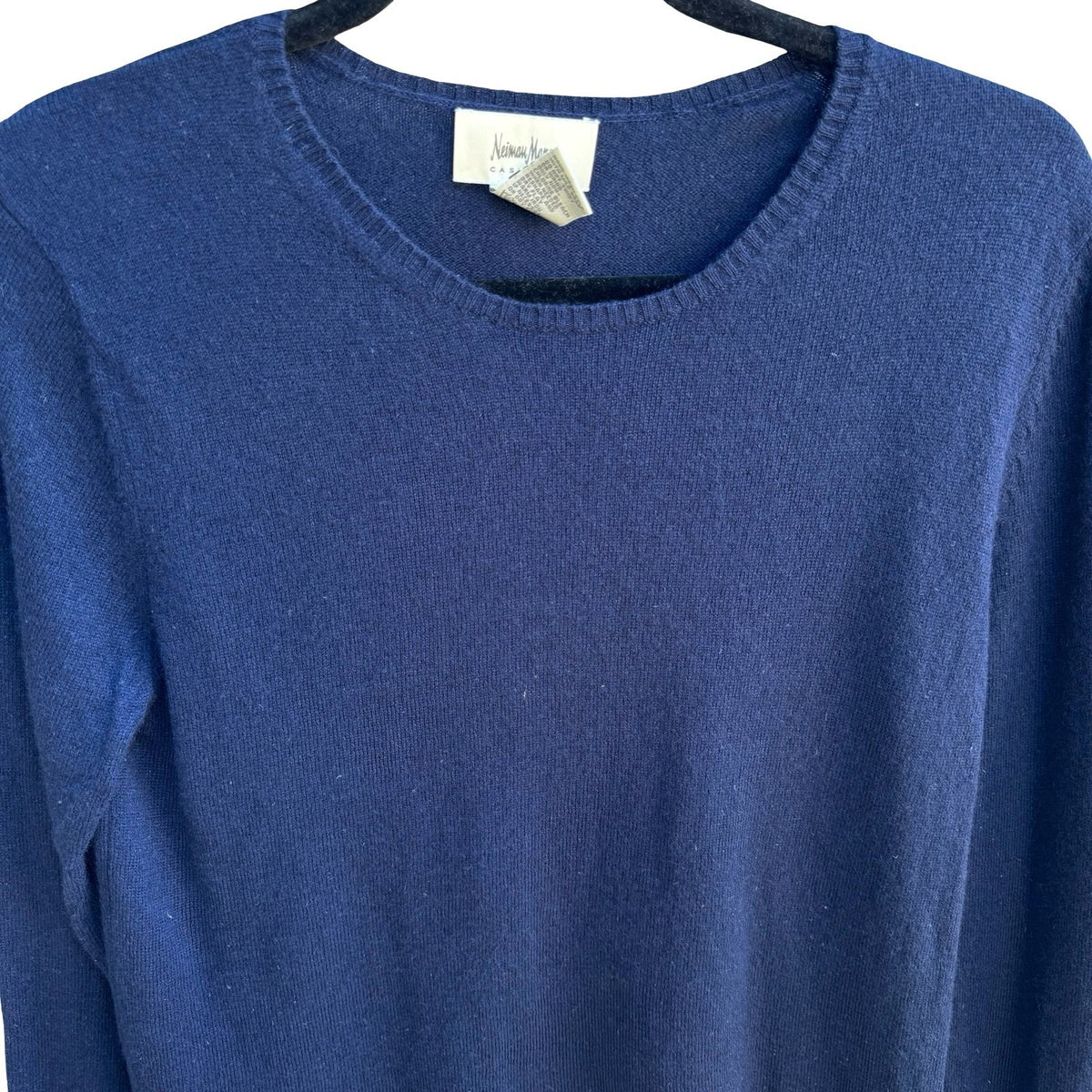 Neiman Marcus Cashmere Quiet Luxury Old Money Minimalist Crewneck Sweater Navy M