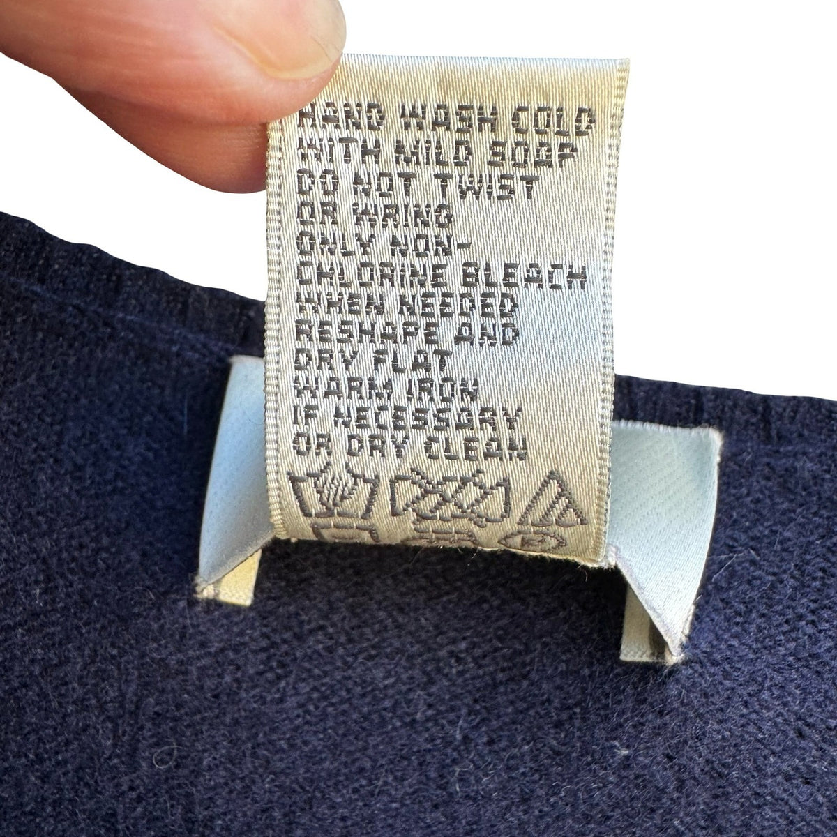 Neiman Marcus Cashmere Quiet Luxury Old Money Minimalist Crewneck Sweater Navy M