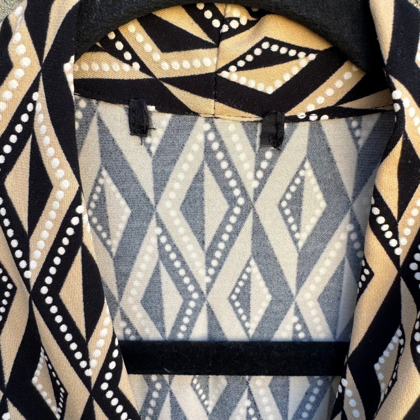 Worthington Geometric Diamond Print Mod Sleeveless V-Neck Blouse Tan Black Small