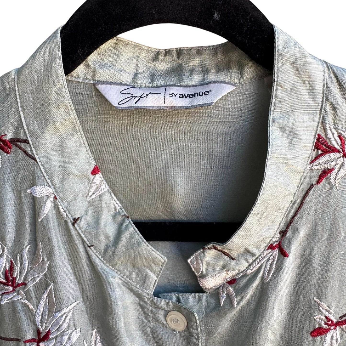 Soft By Avenue Womens Silk Sleeveless Floral Embroidered Button-Up Blouse 22/24